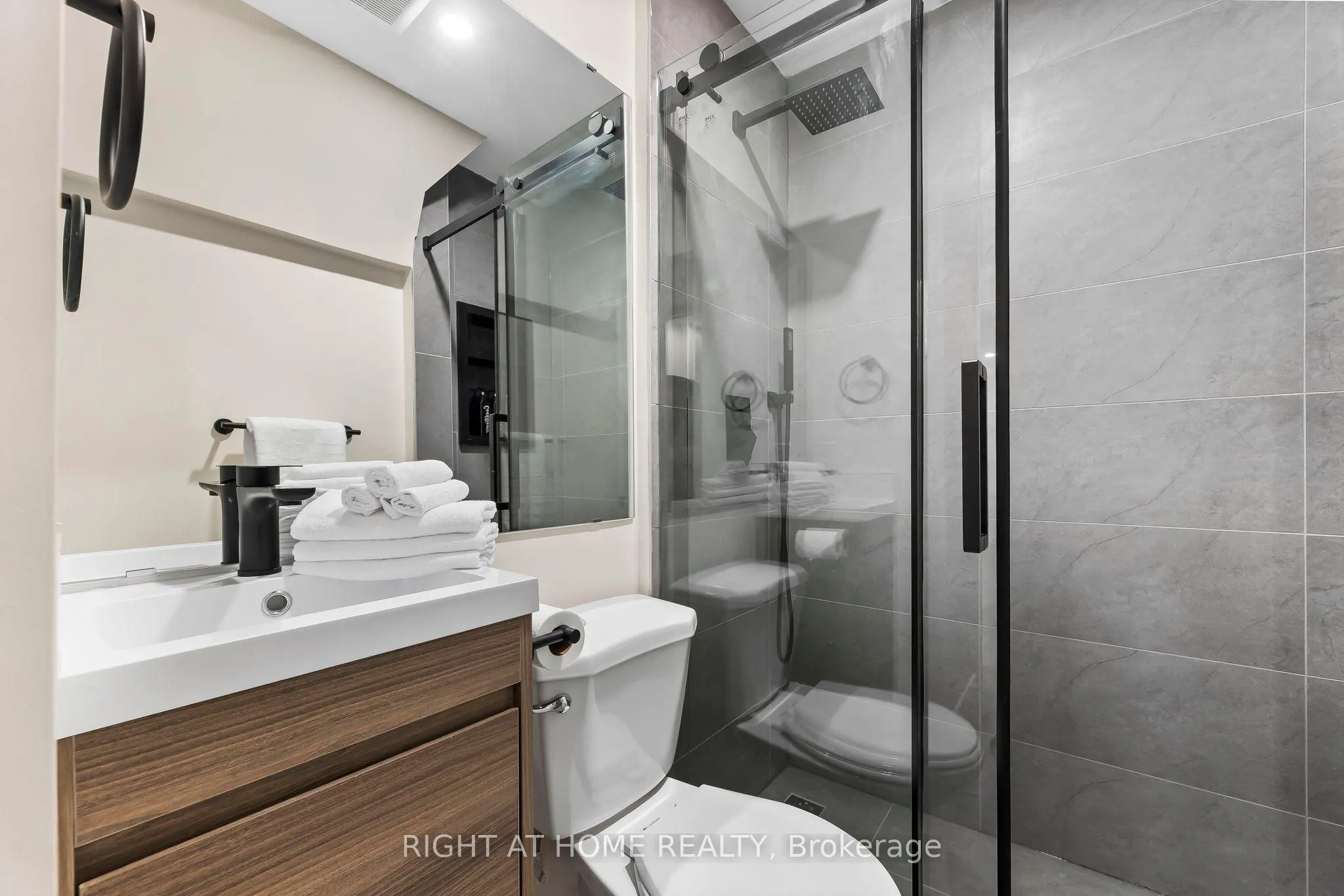 158 Indian Grove, #Unit B2