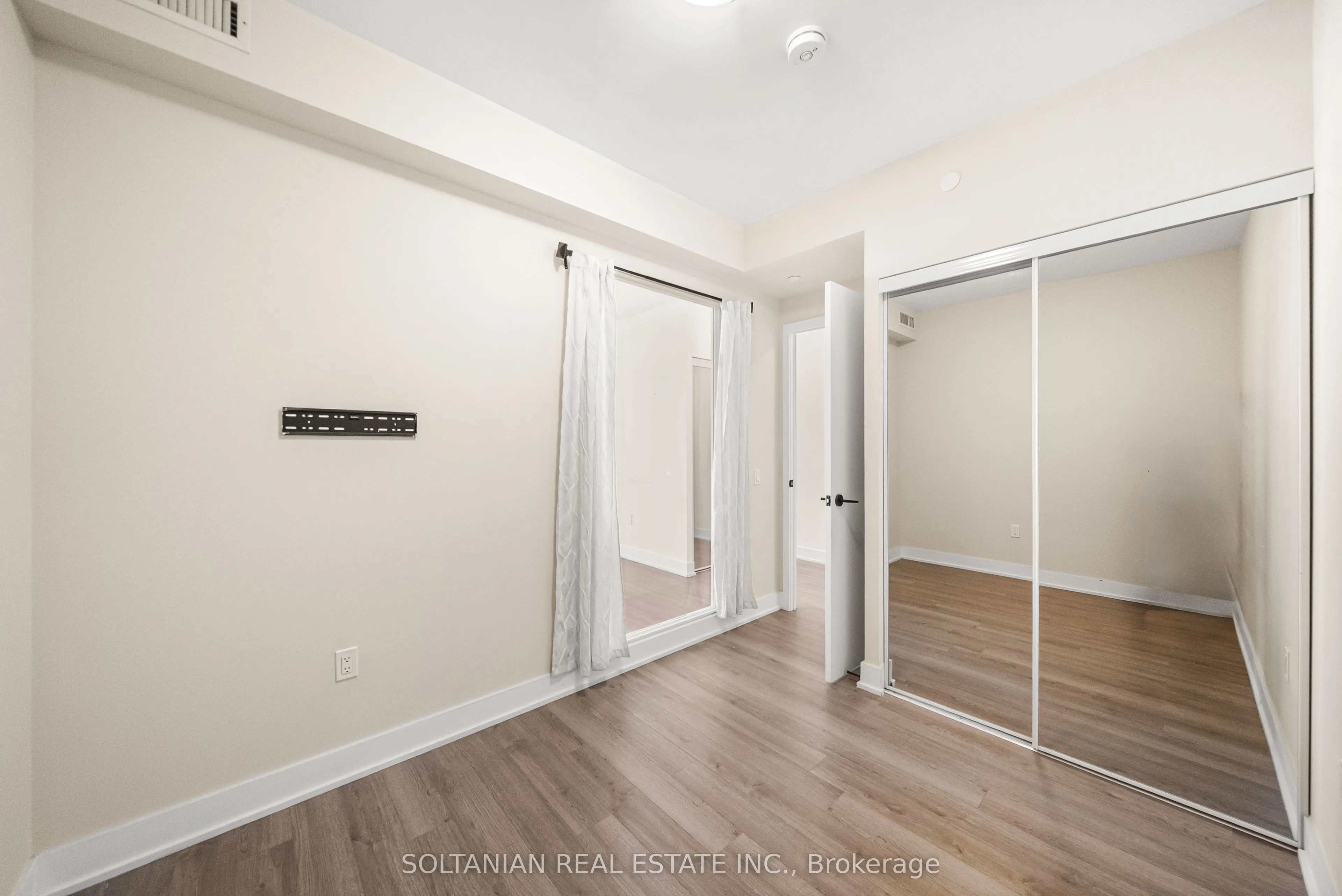 50 George Butchart Drive, #810