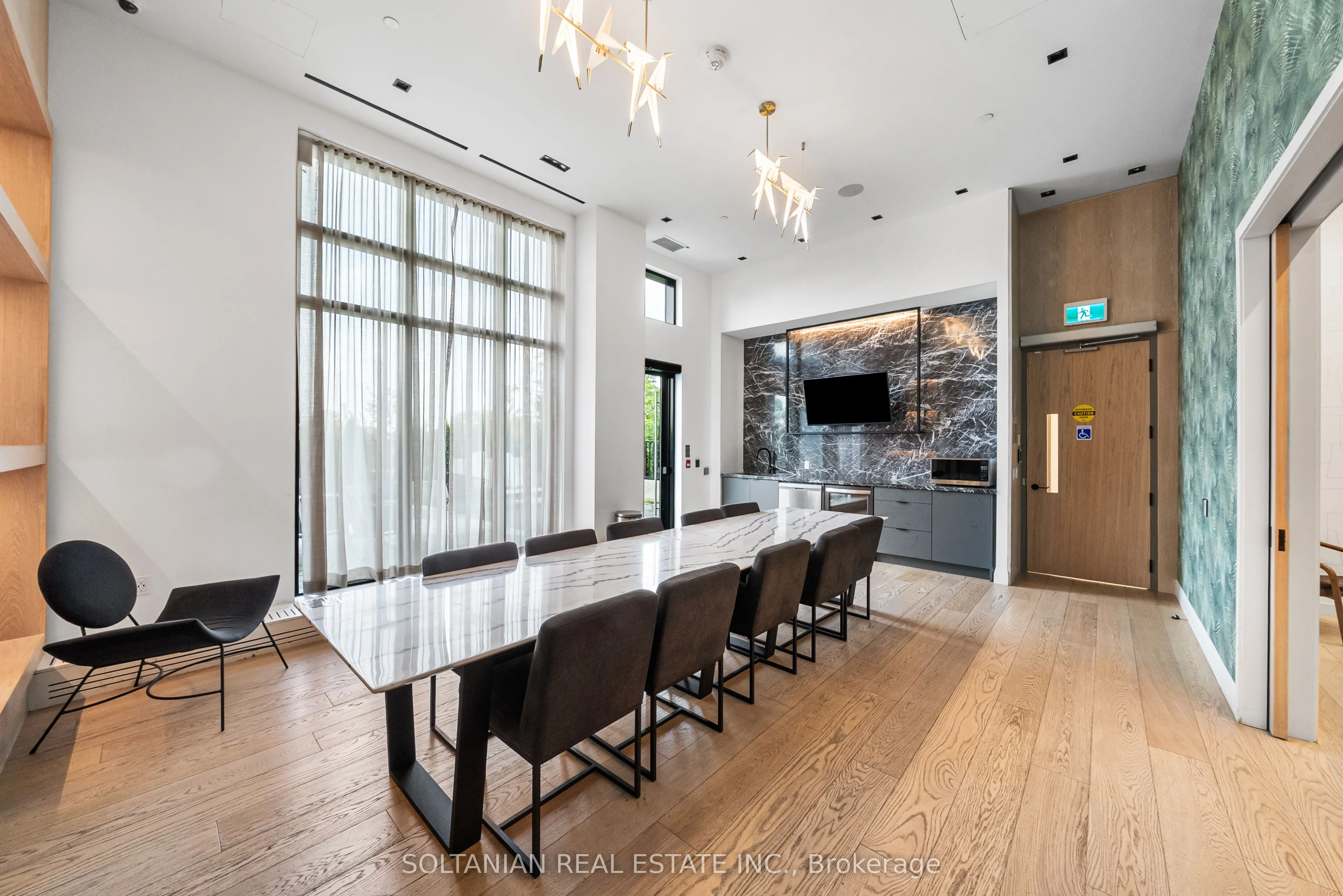50 George Butchart Drive, #810