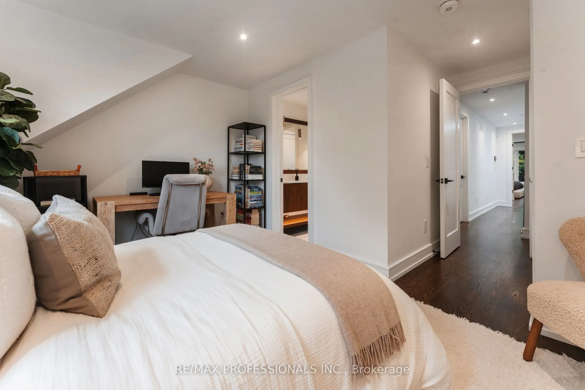 12 Mayfield Avenue