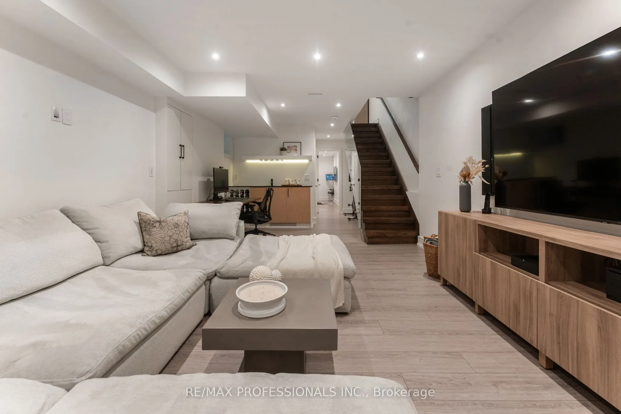 12 Mayfield Avenue