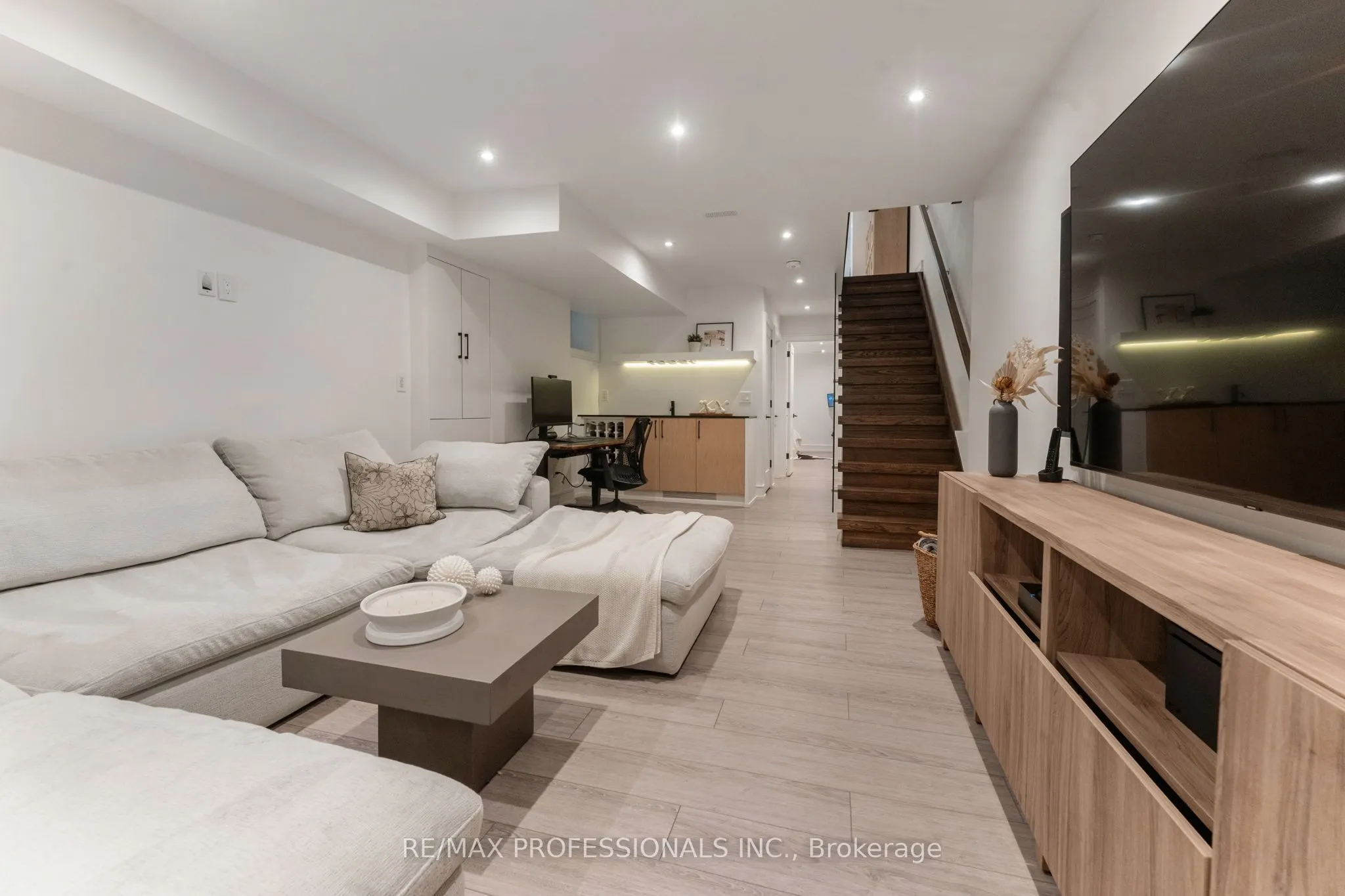 12 Mayfield Avenue