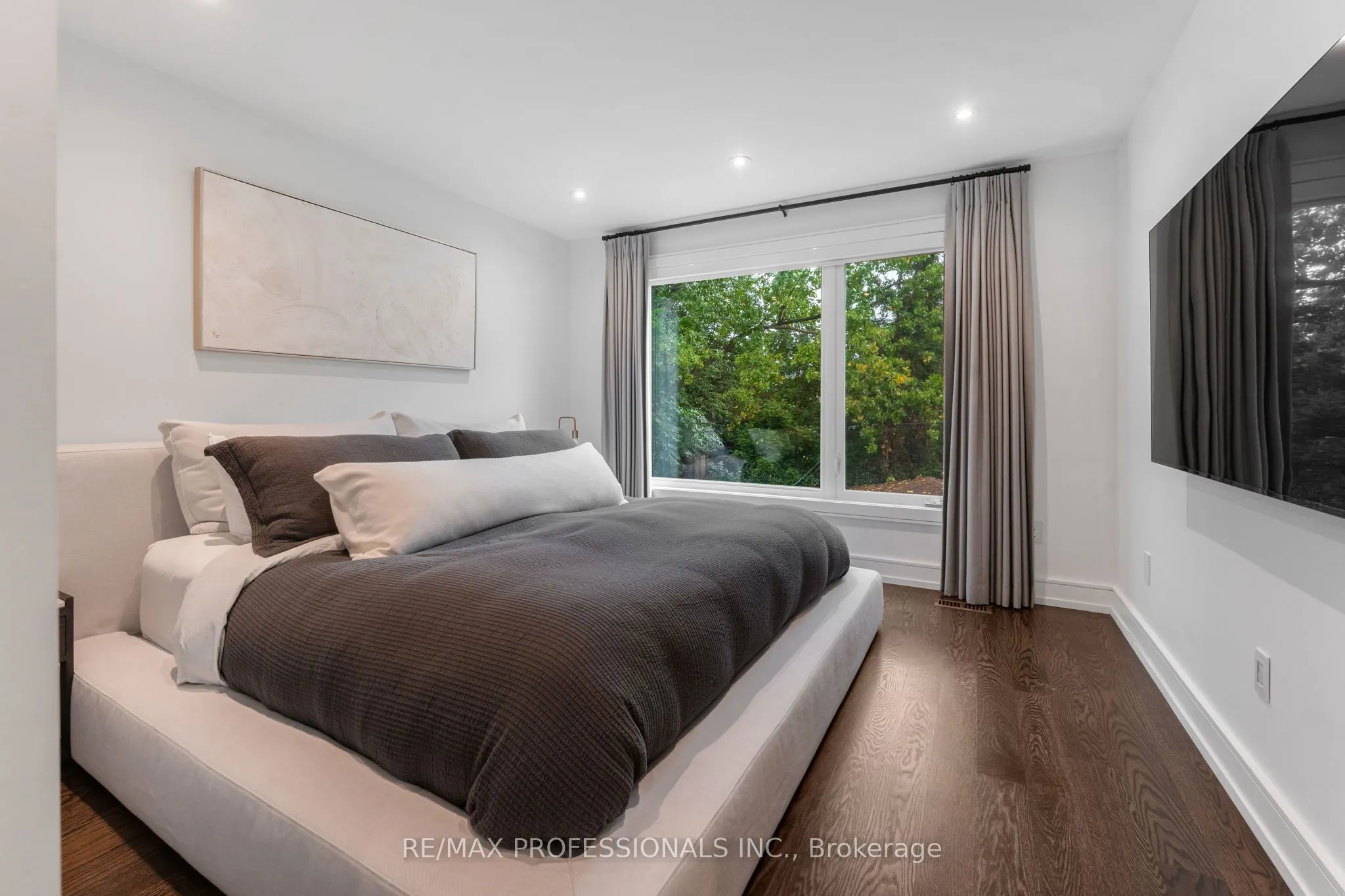 12 Mayfield Avenue