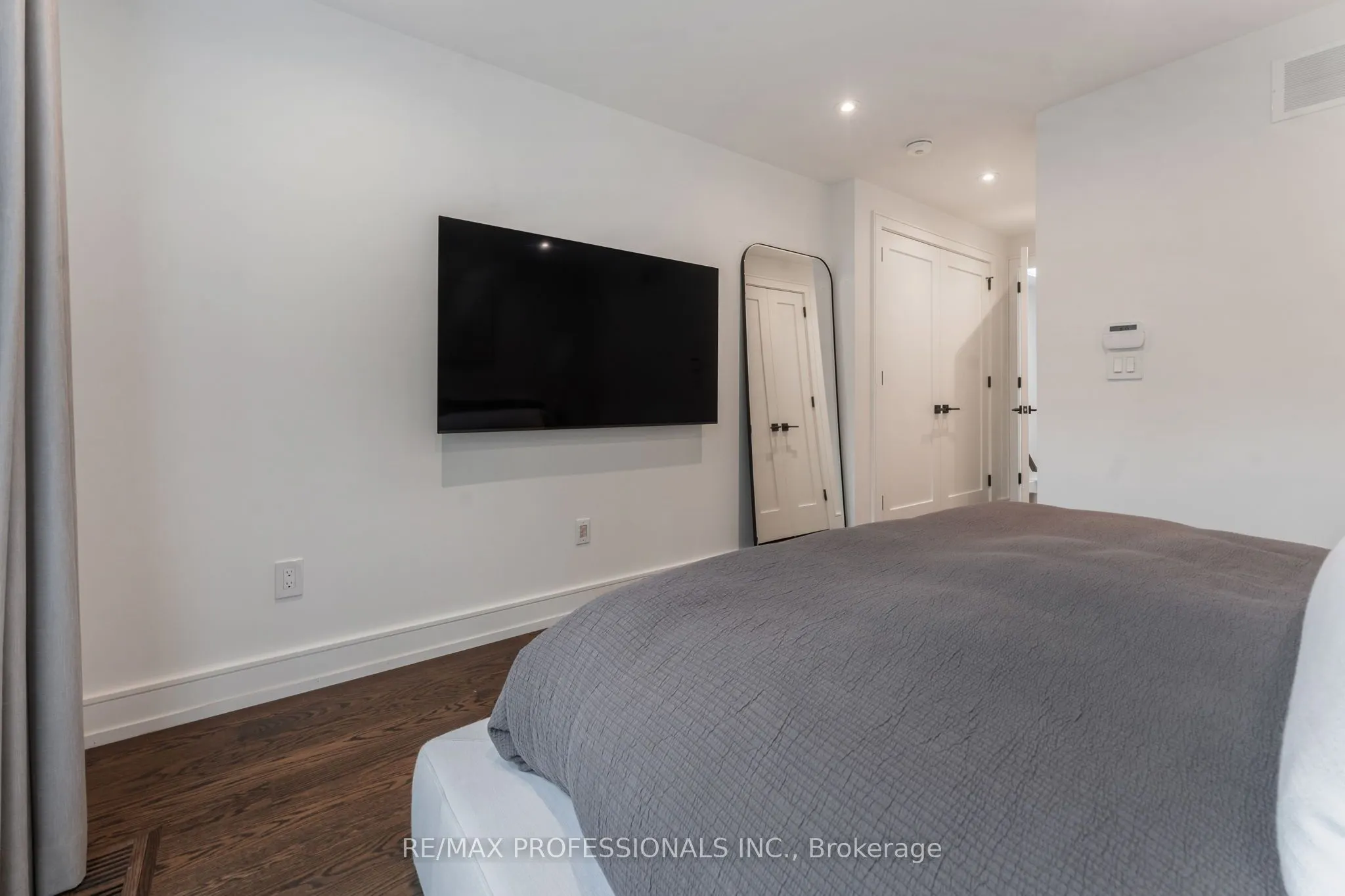 12 Mayfield Avenue