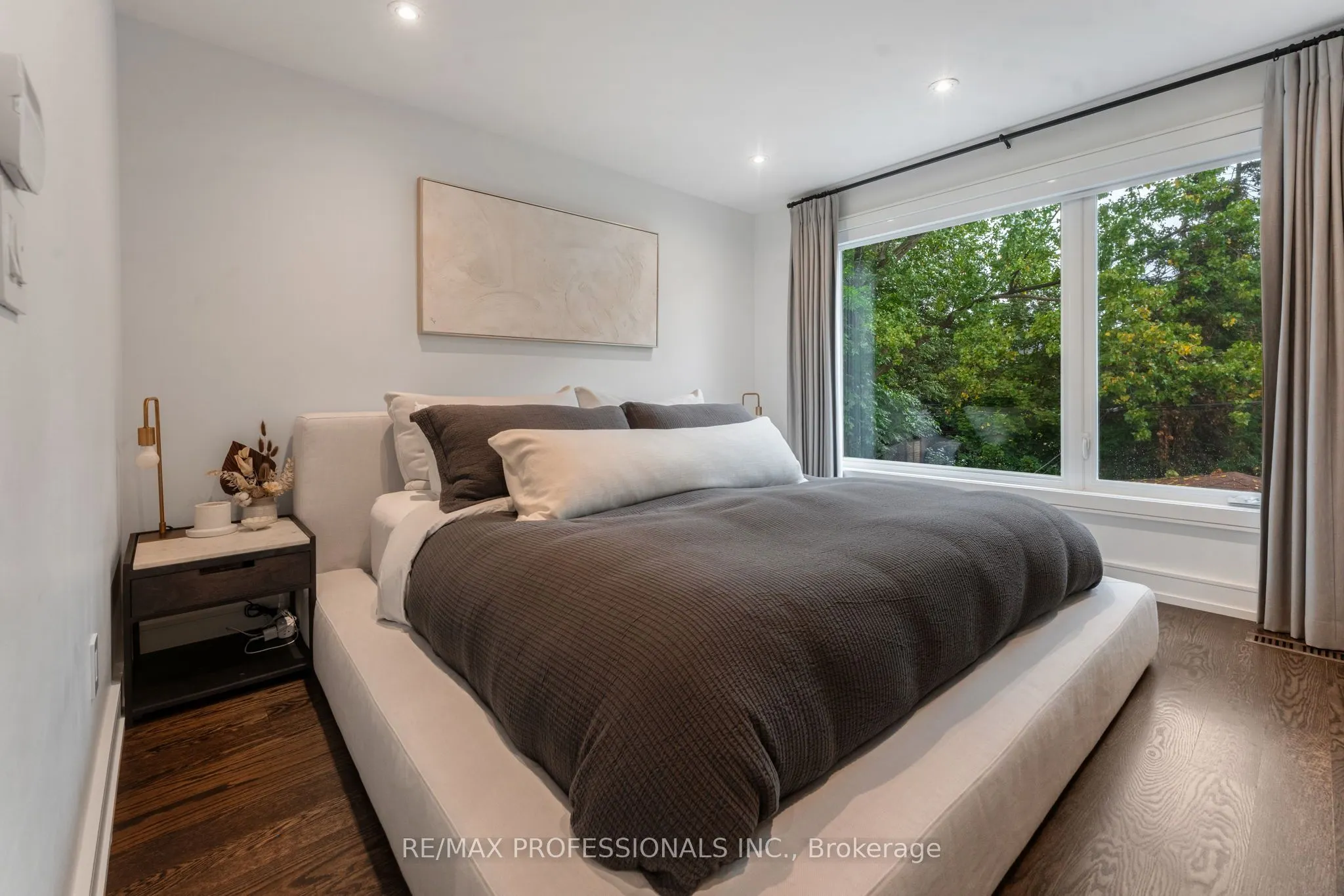 12 Mayfield Avenue