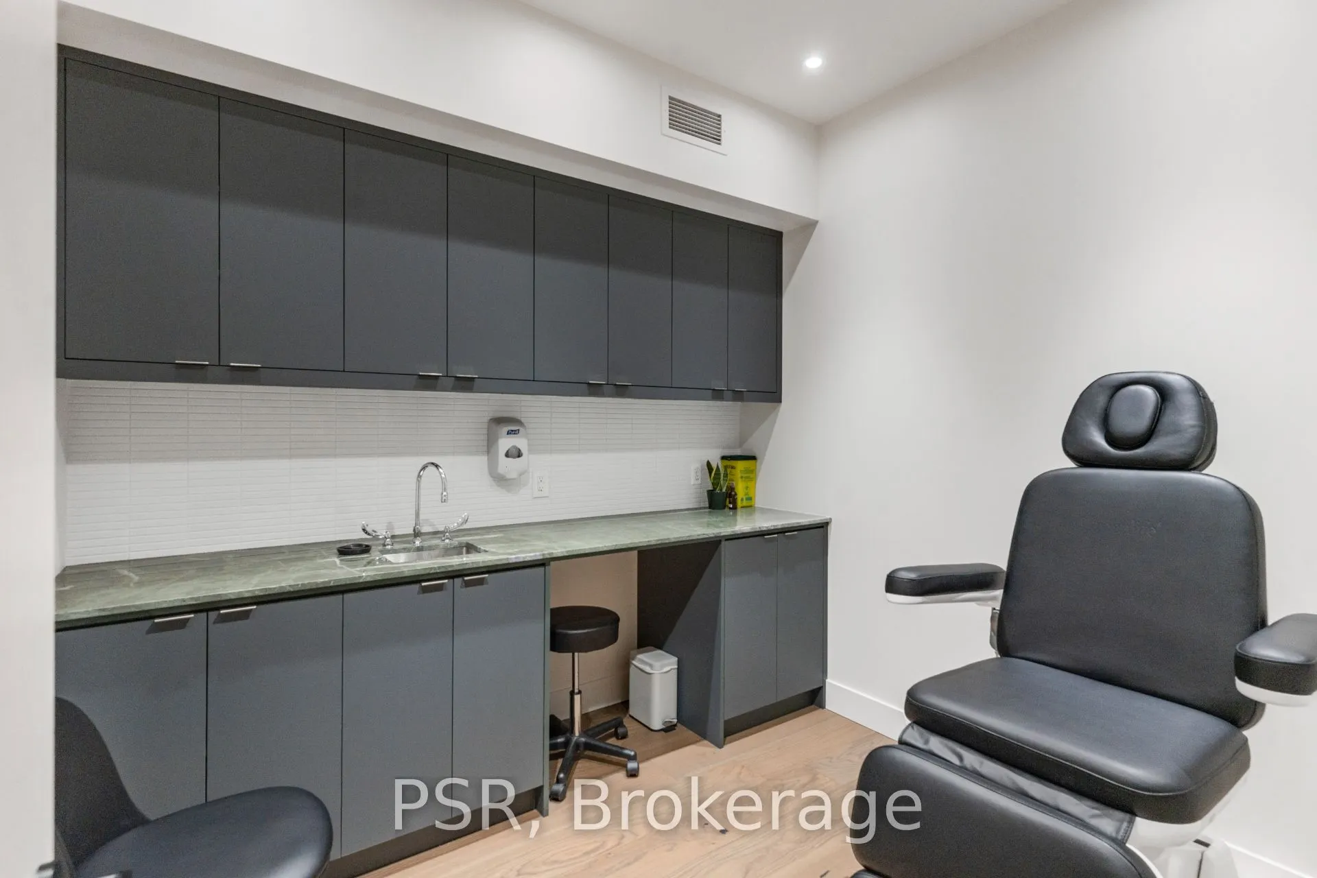 1656 Queen Street W