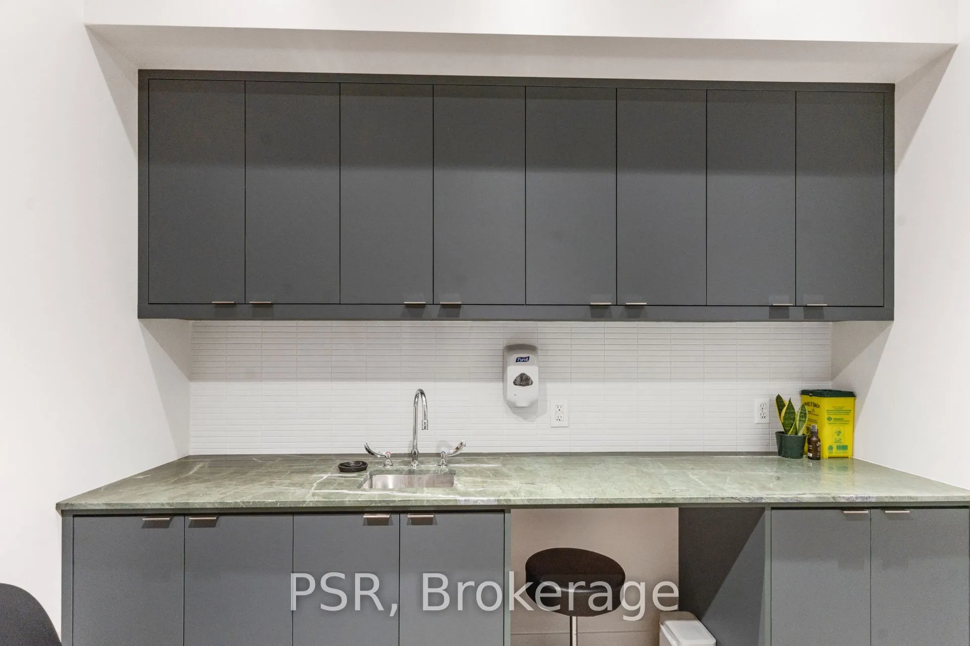 1656 Queen Street W