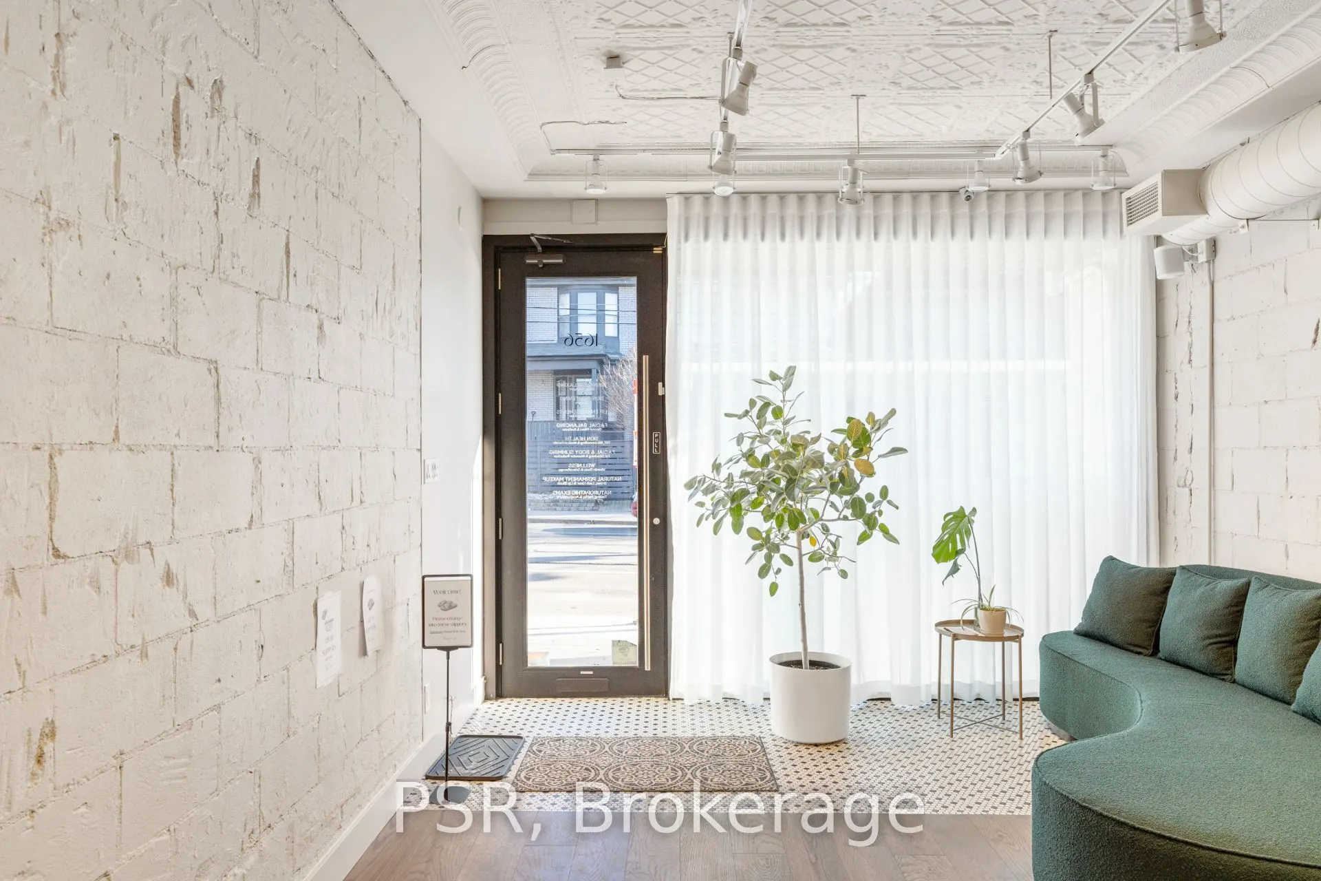 1656 Queen Street W