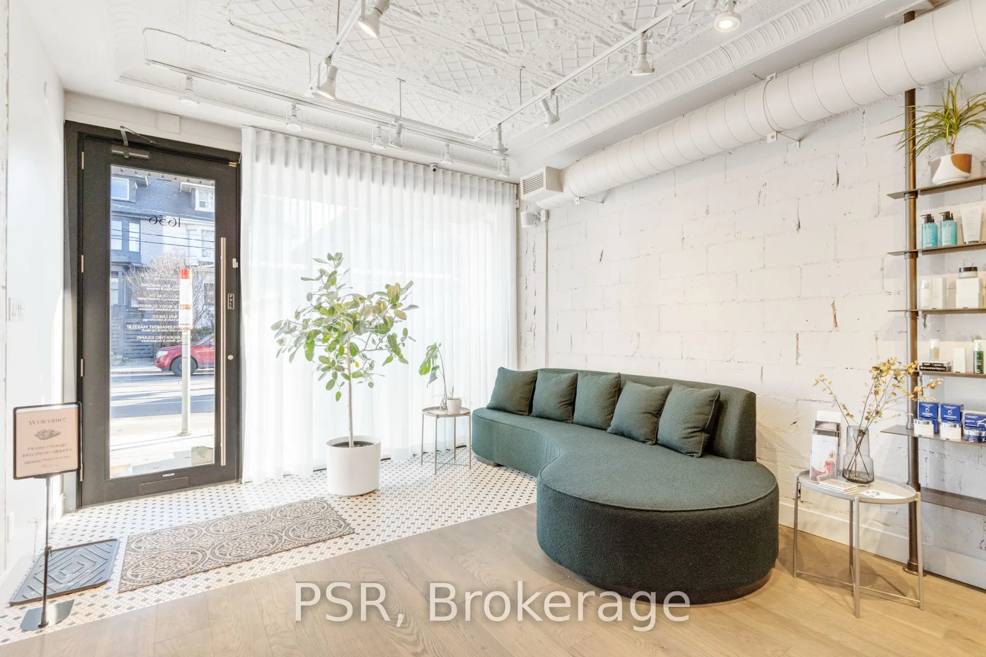1656 Queen Street W