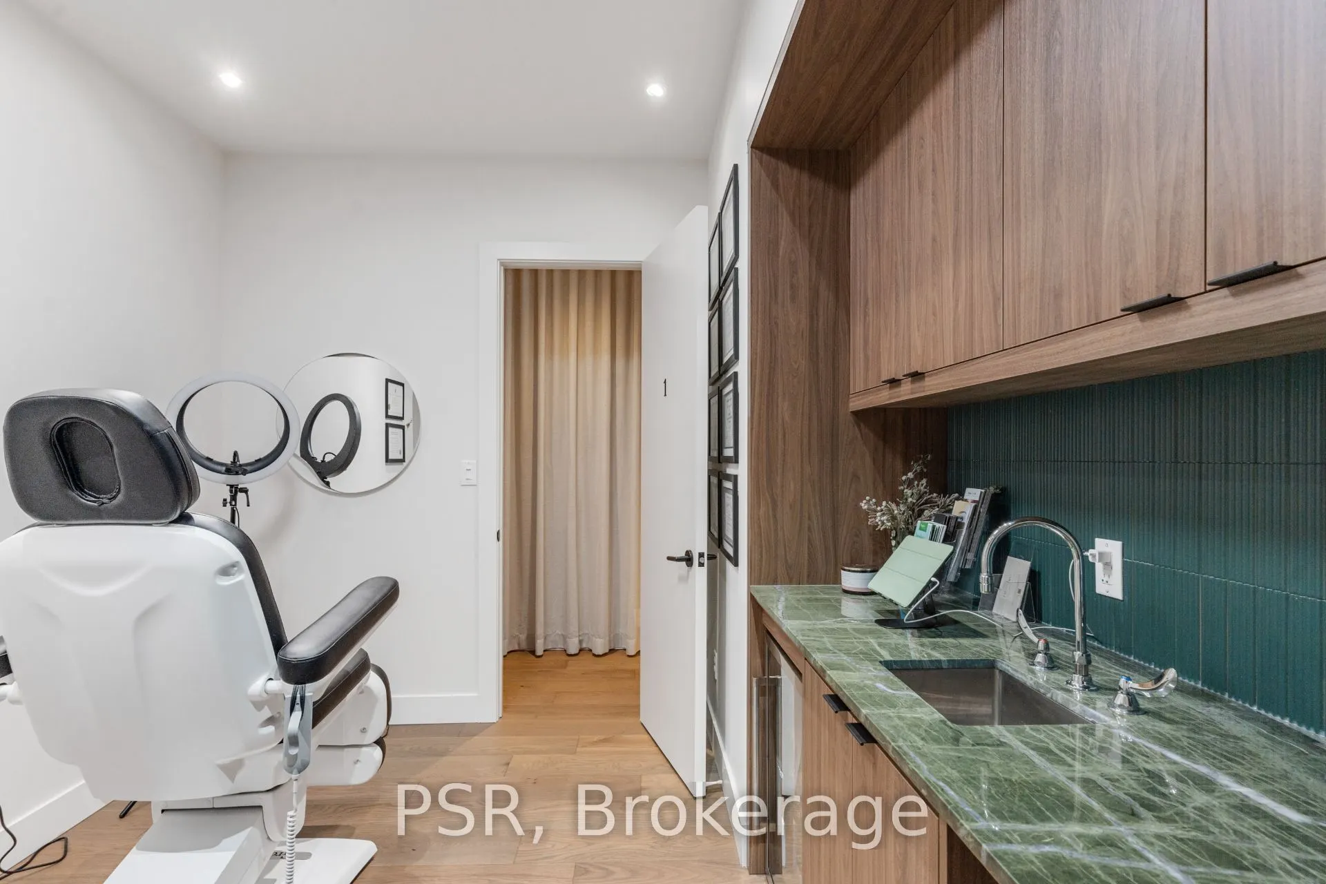 1656 Queen Street W