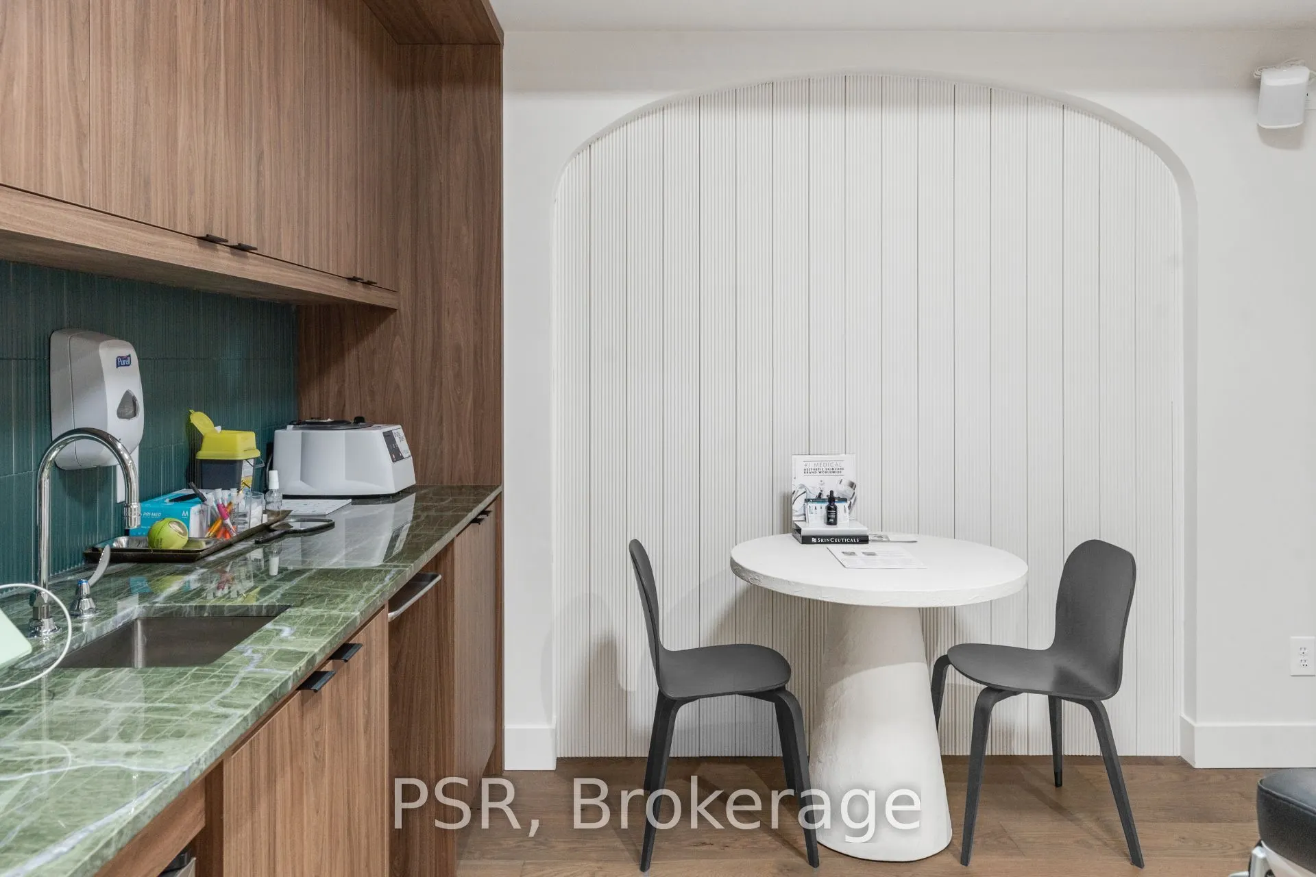 1656 Queen Street W