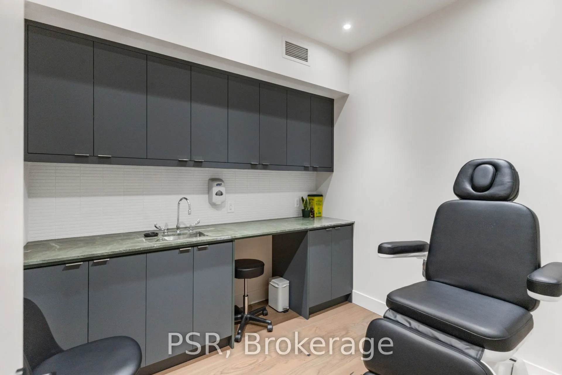 1656 Queen Street W