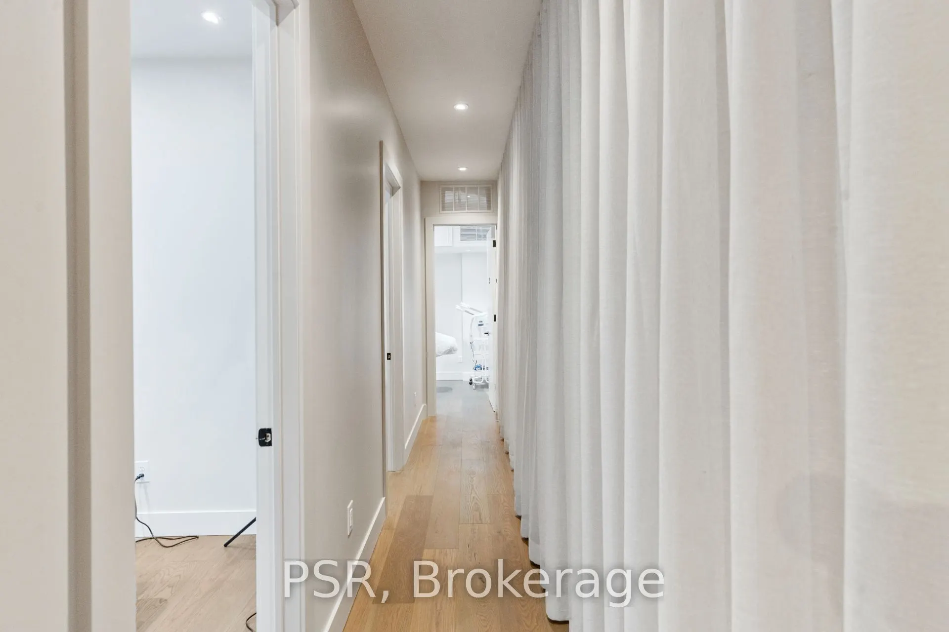 1656 Queen Street W