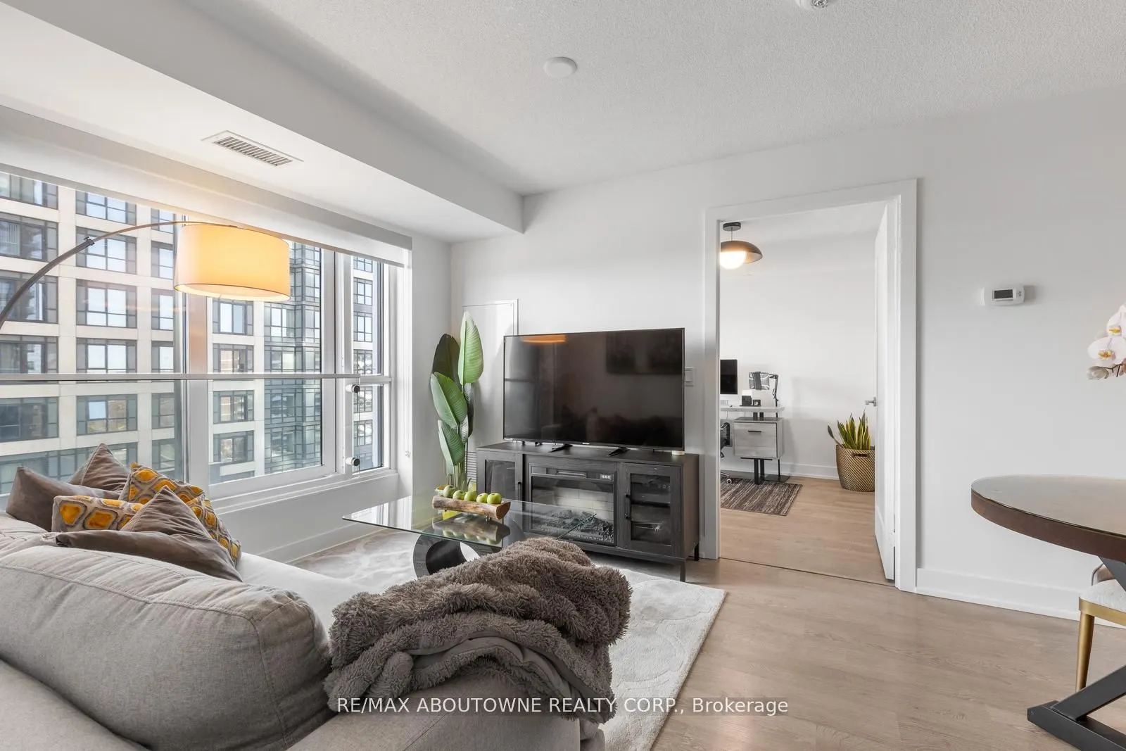 7 Mabelle Avenue, #801