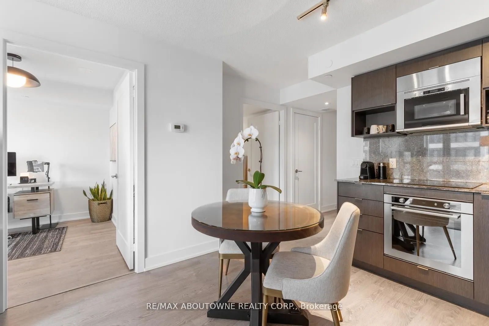 7 Mabelle Avenue, #801