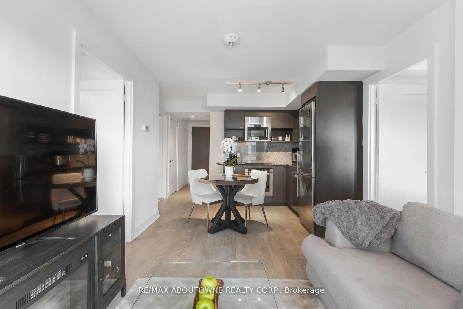 7 Mabelle Avenue, #801