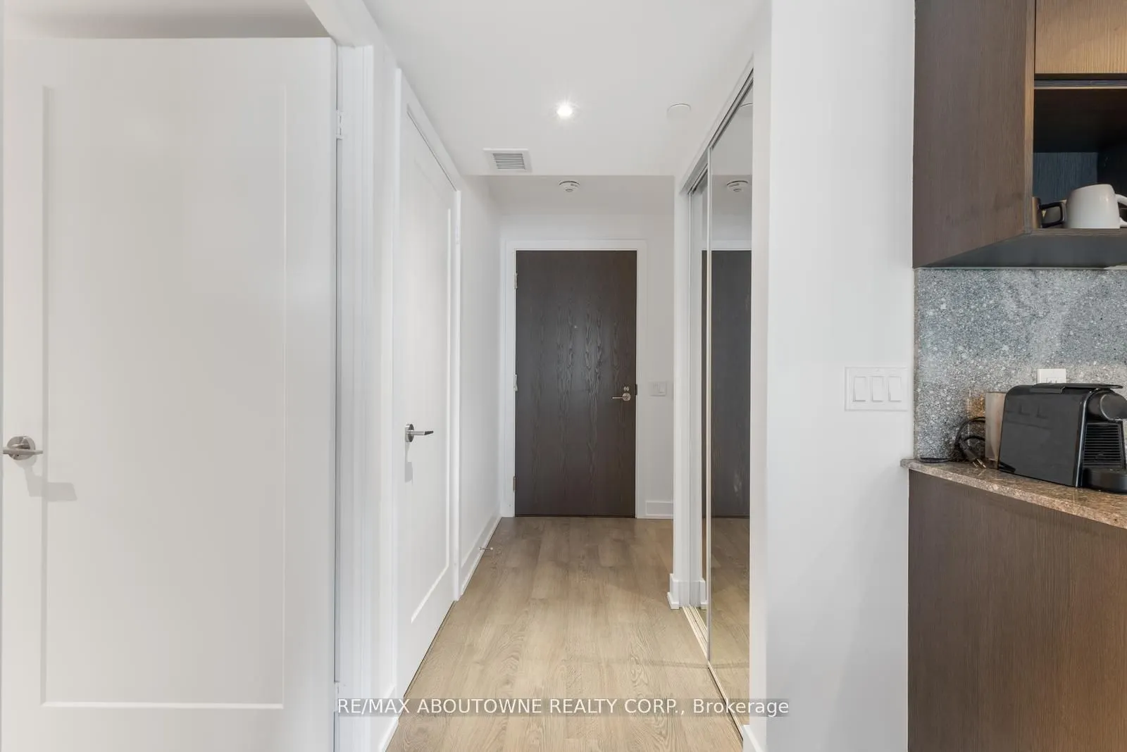 7 Mabelle Avenue, #801