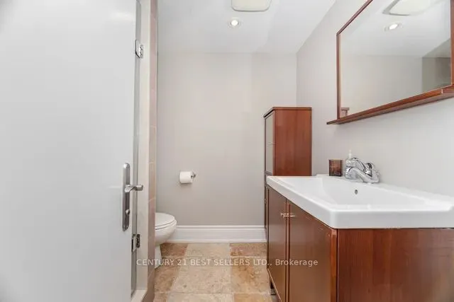 1595 Calverton Court