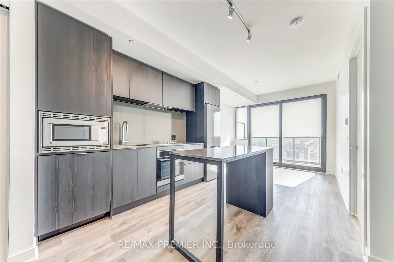 89 Dundas Street W, #1708