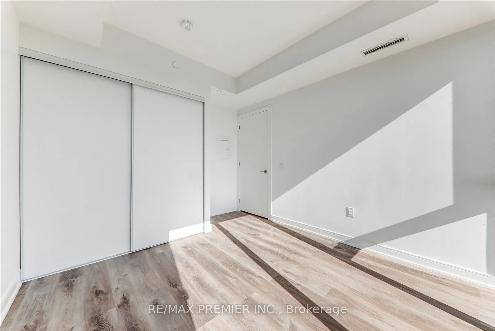 89 Dundas Street W, #1708