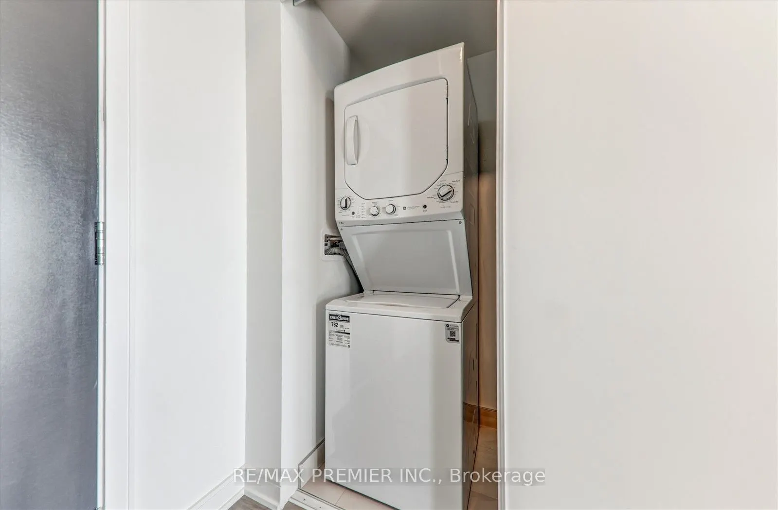 89 Dundas Street W, #1708