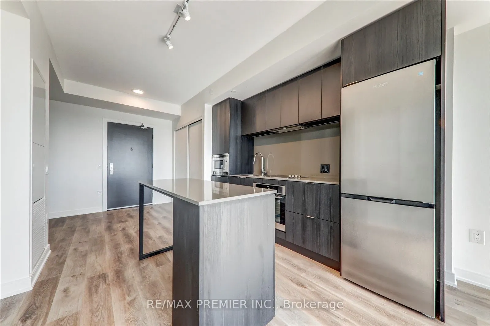 89 Dundas Street W, #1708