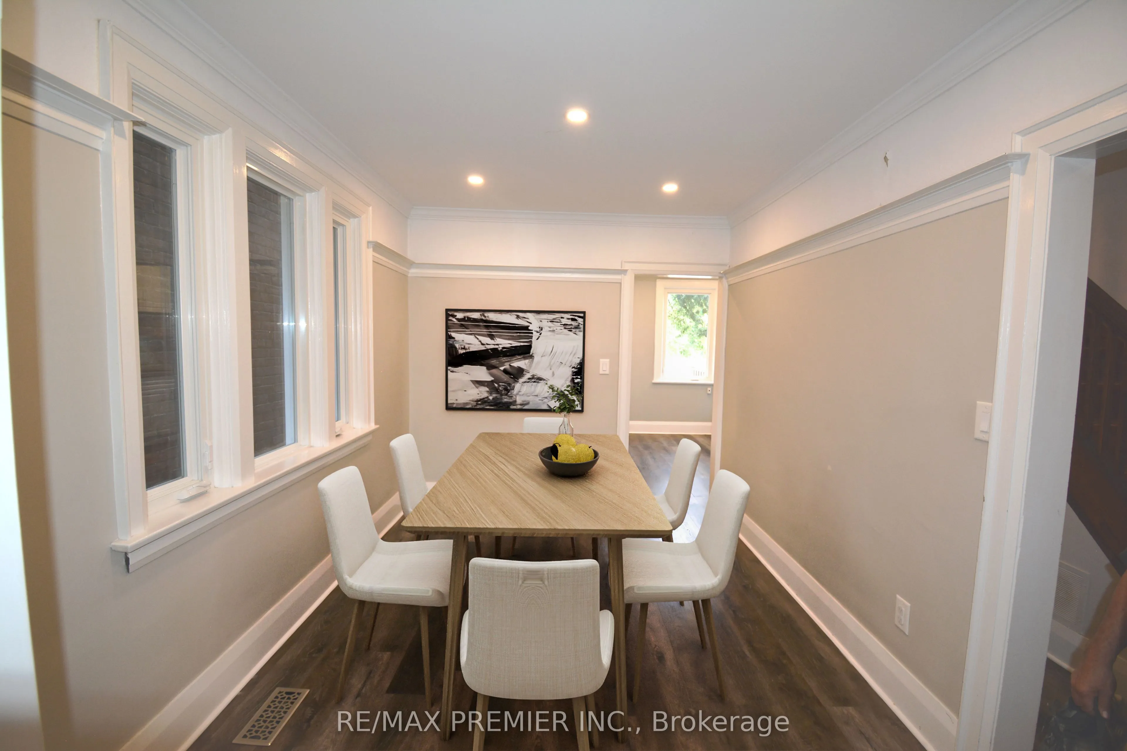 256 Harvie Avenue