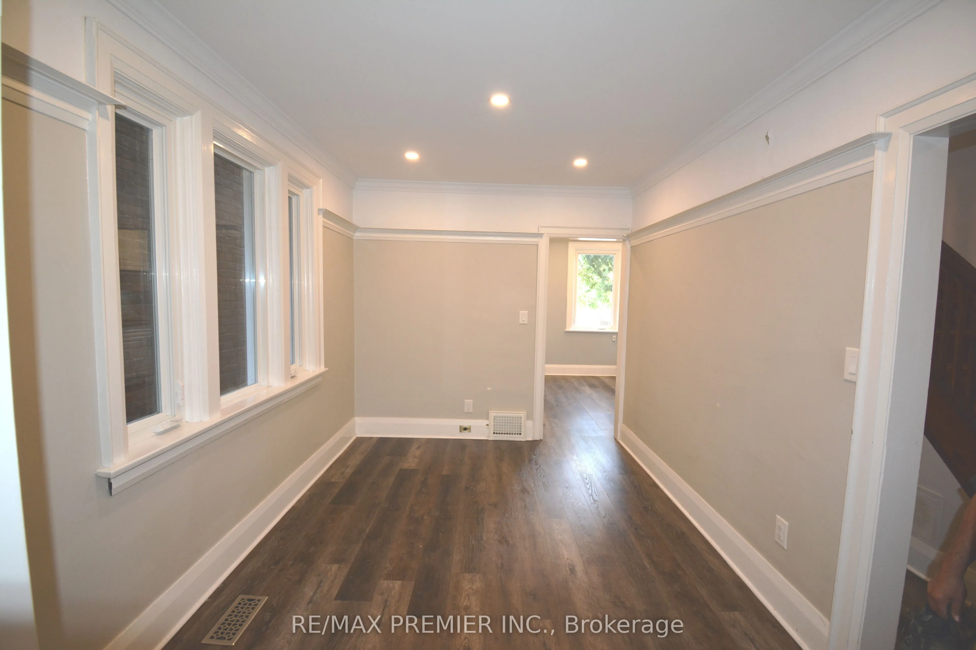 256 Harvie Avenue