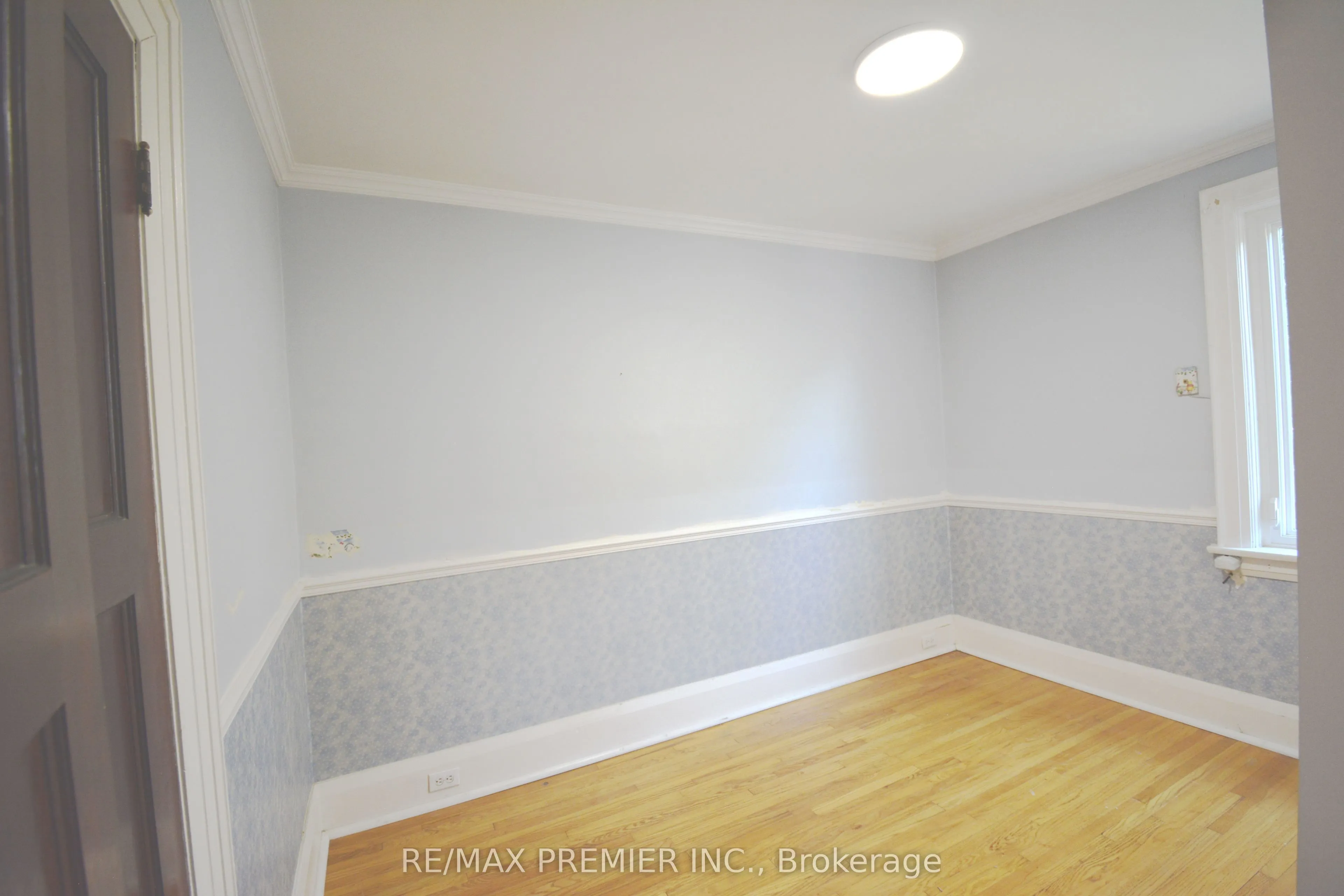 256 Harvie Avenue