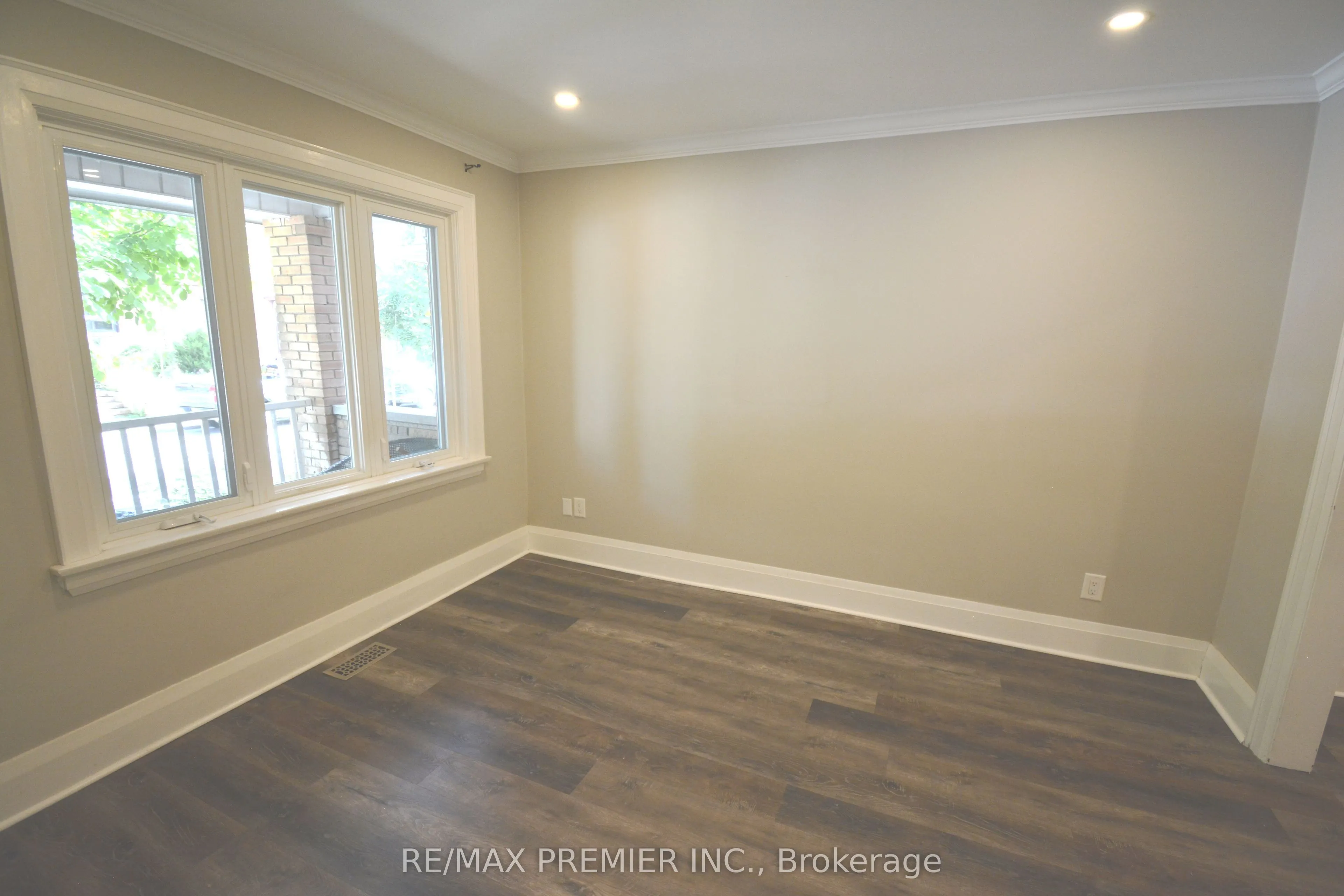256 Harvie Avenue