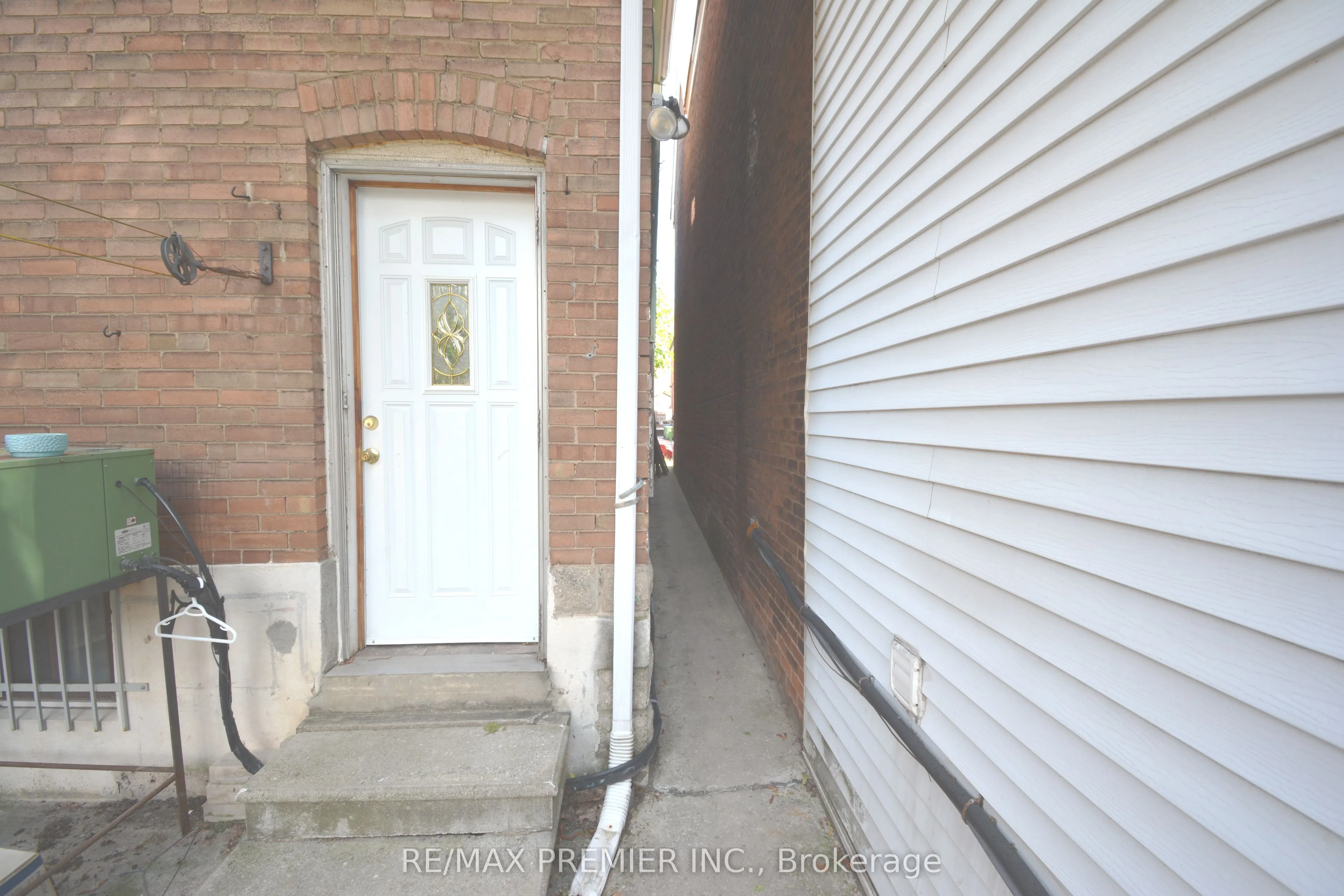 256 Harvie Avenue