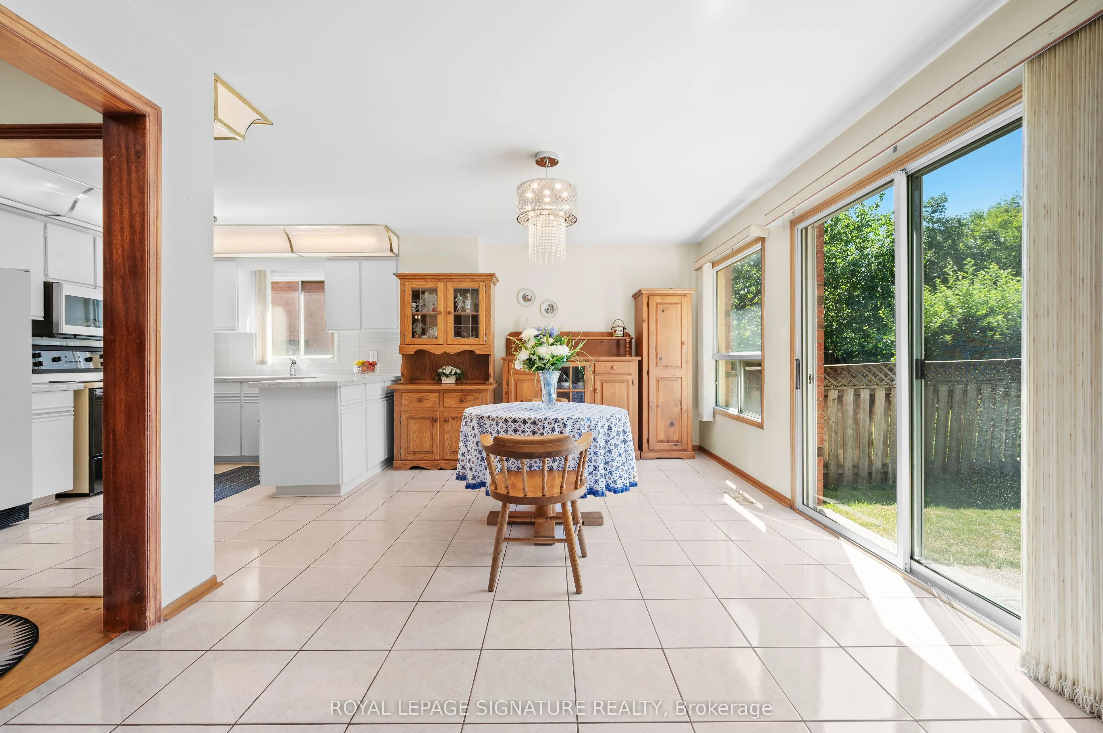 2921 Caradoc Lane