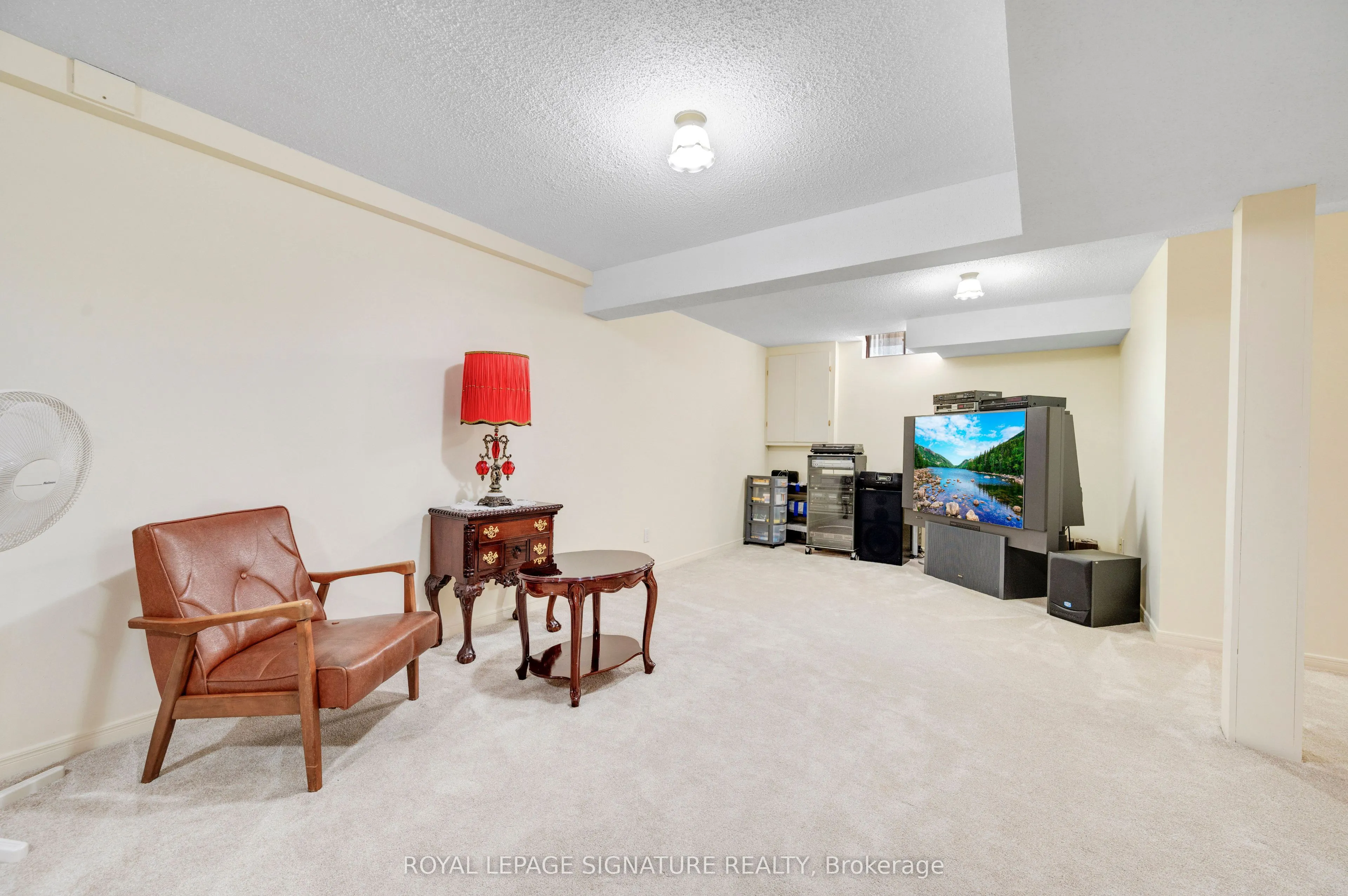 2921 Caradoc Lane