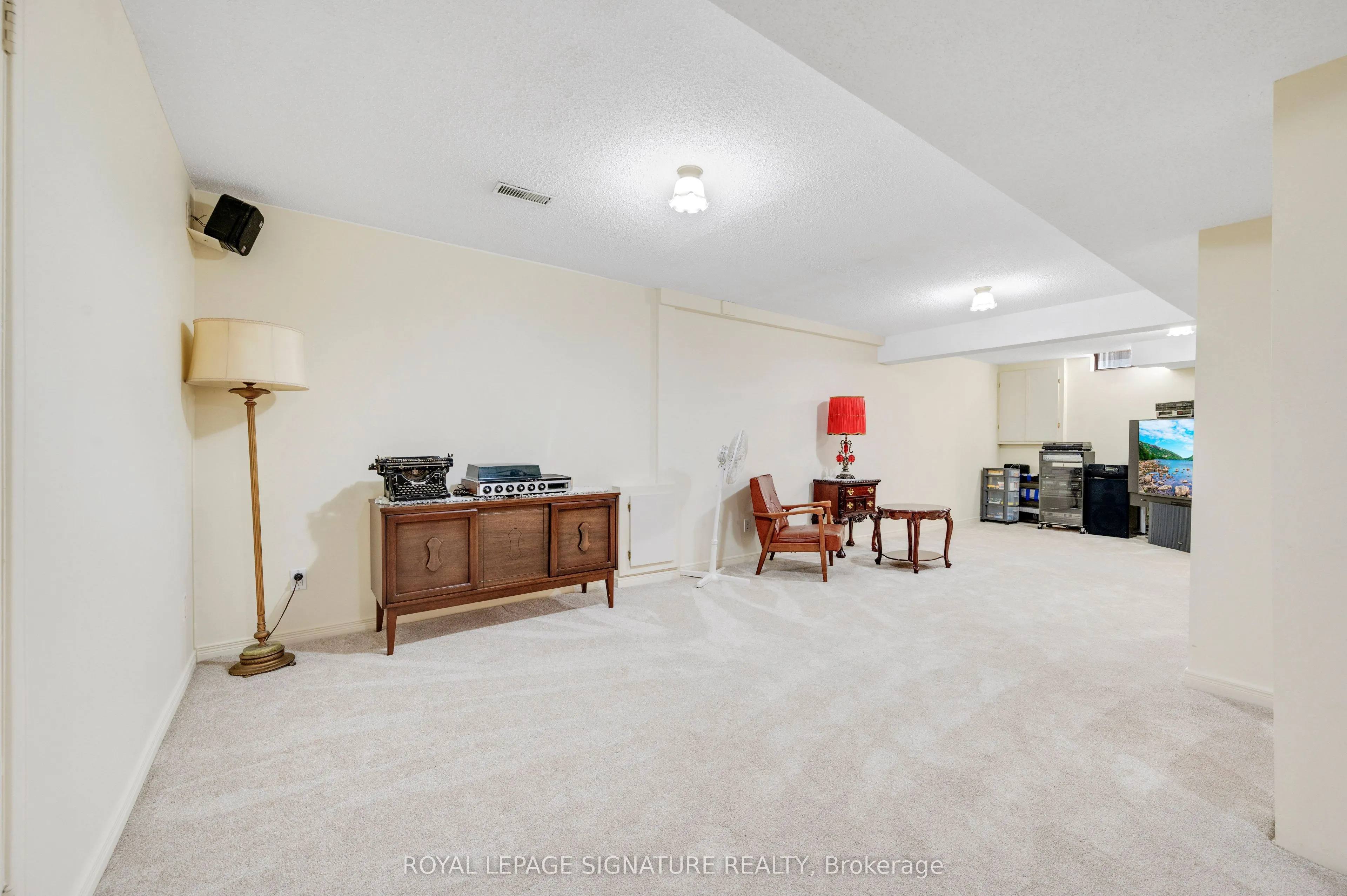 2921 Caradoc Lane