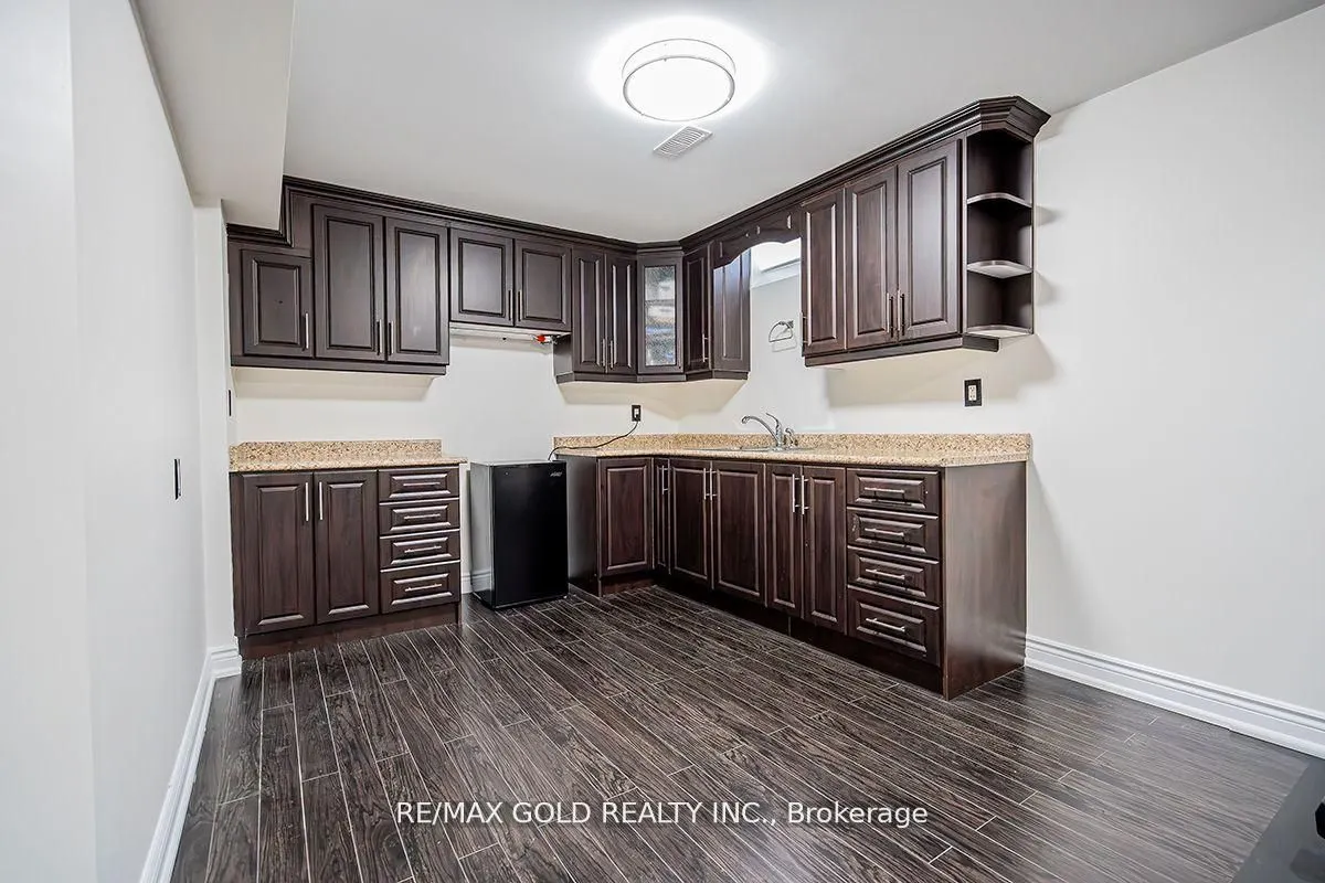 17 Yellow Pine Road