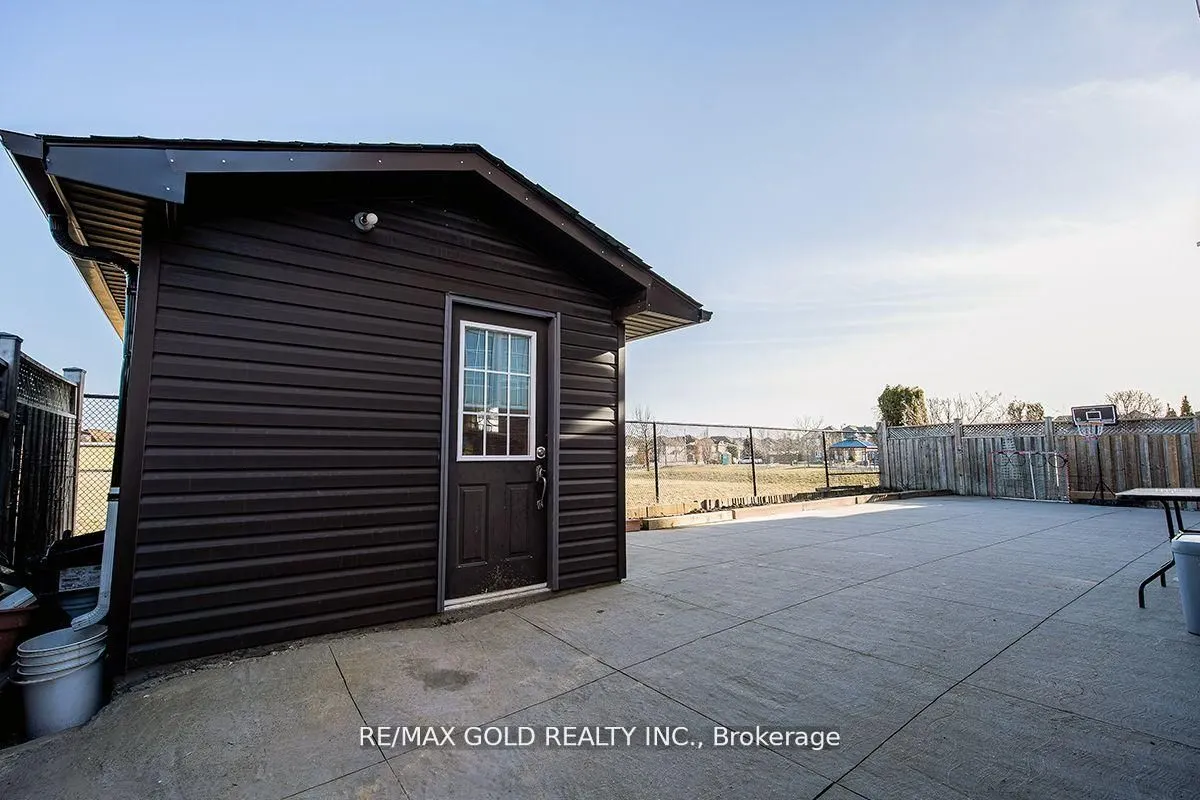 17 Yellow Pine Road