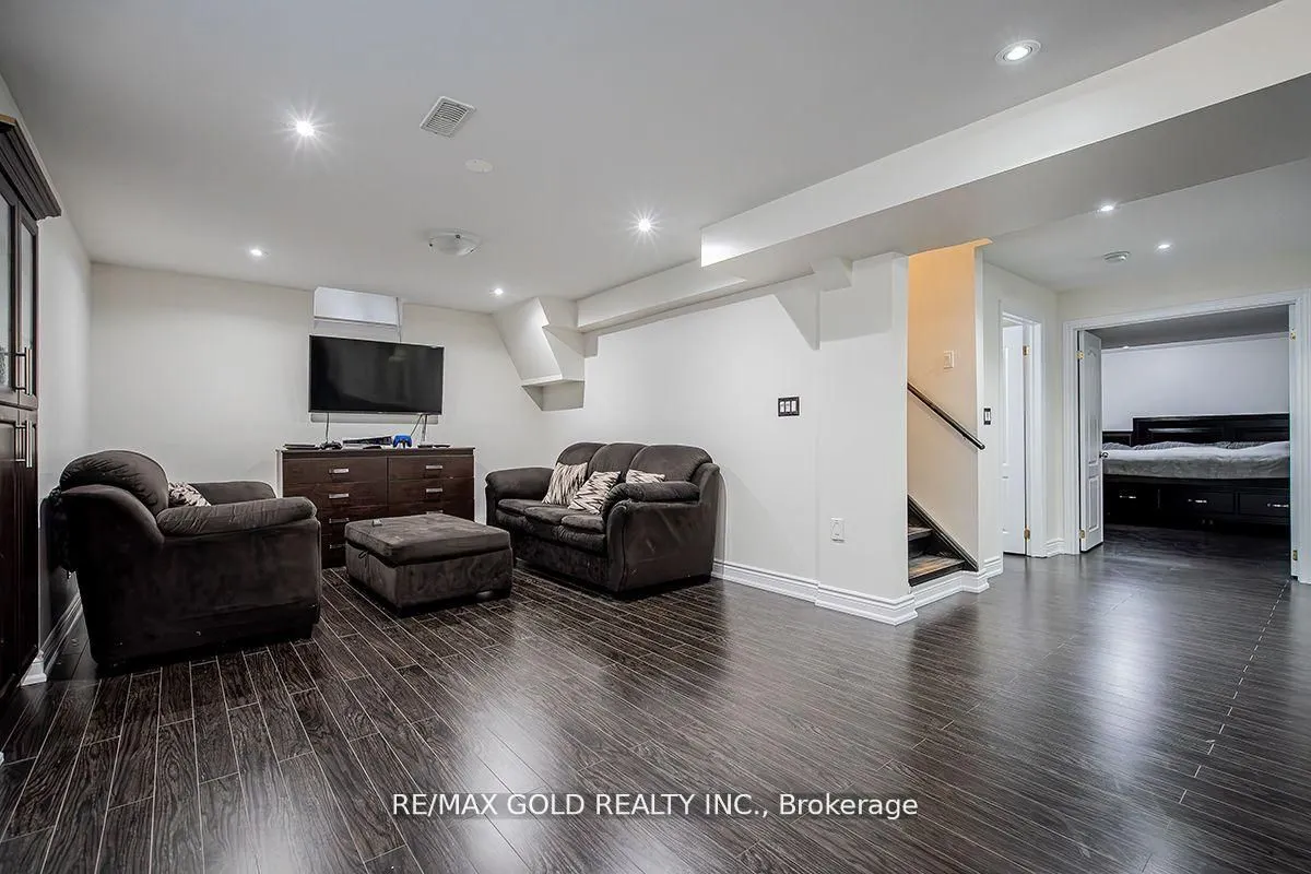 17 Yellow Pine Road