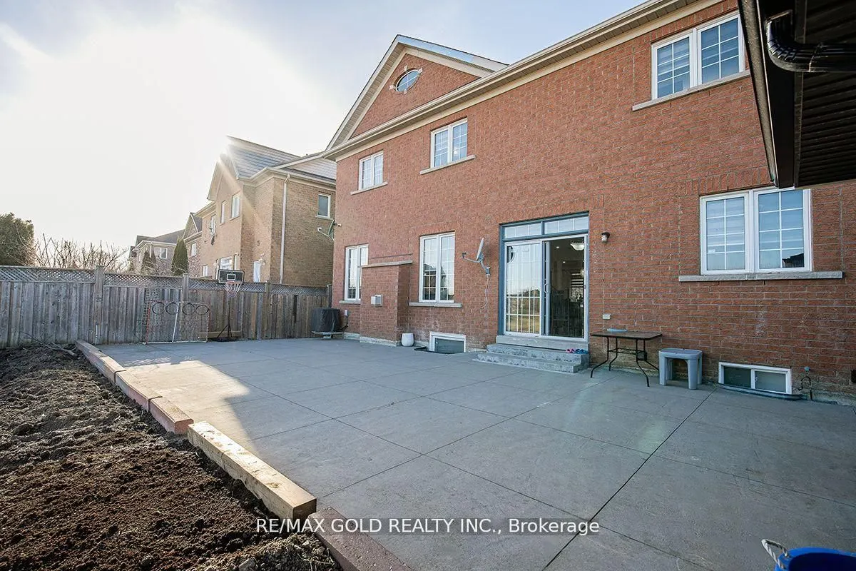 17 Yellow Pine Road