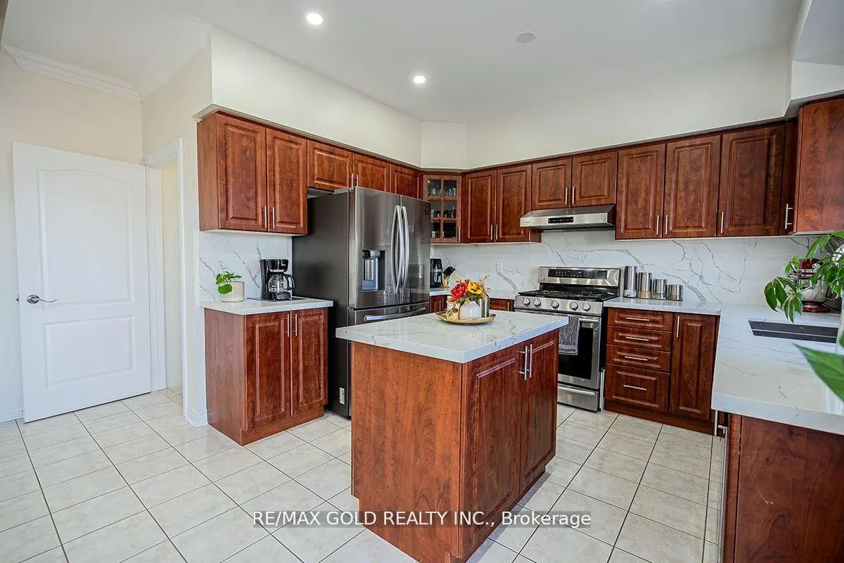 17 Yellow Pine Road