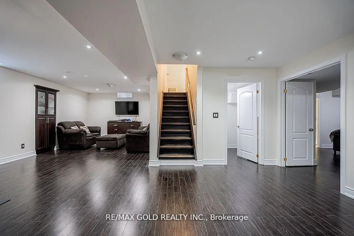 17 Yellow Pine Road