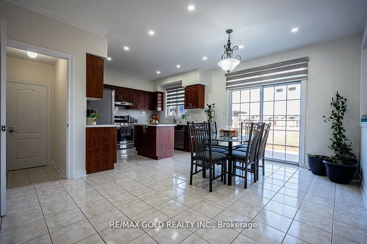 17 Yellow Pine Road