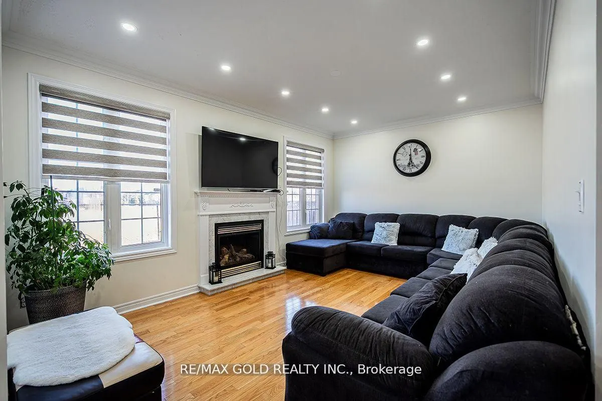 17 Yellow Pine Road