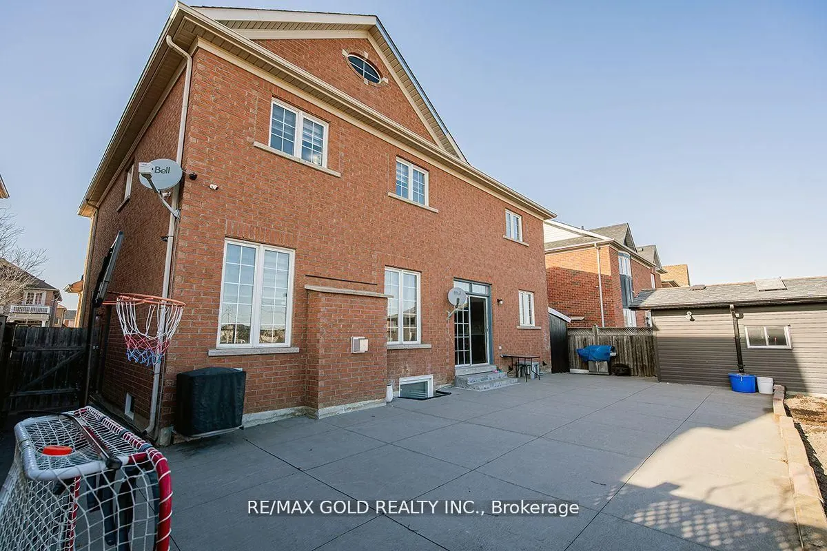 17 Yellow Pine Road