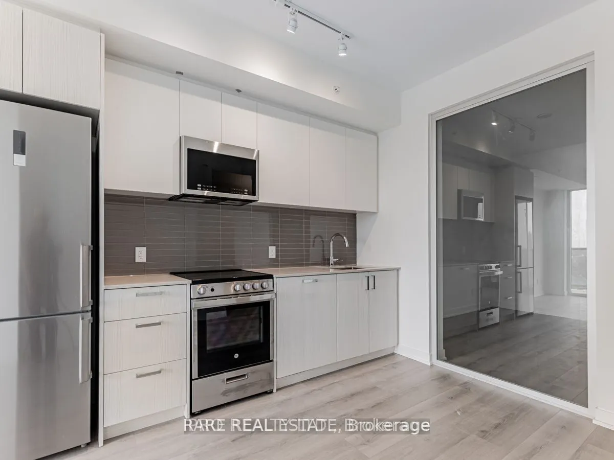 1787 St. Clair Avenue, #823