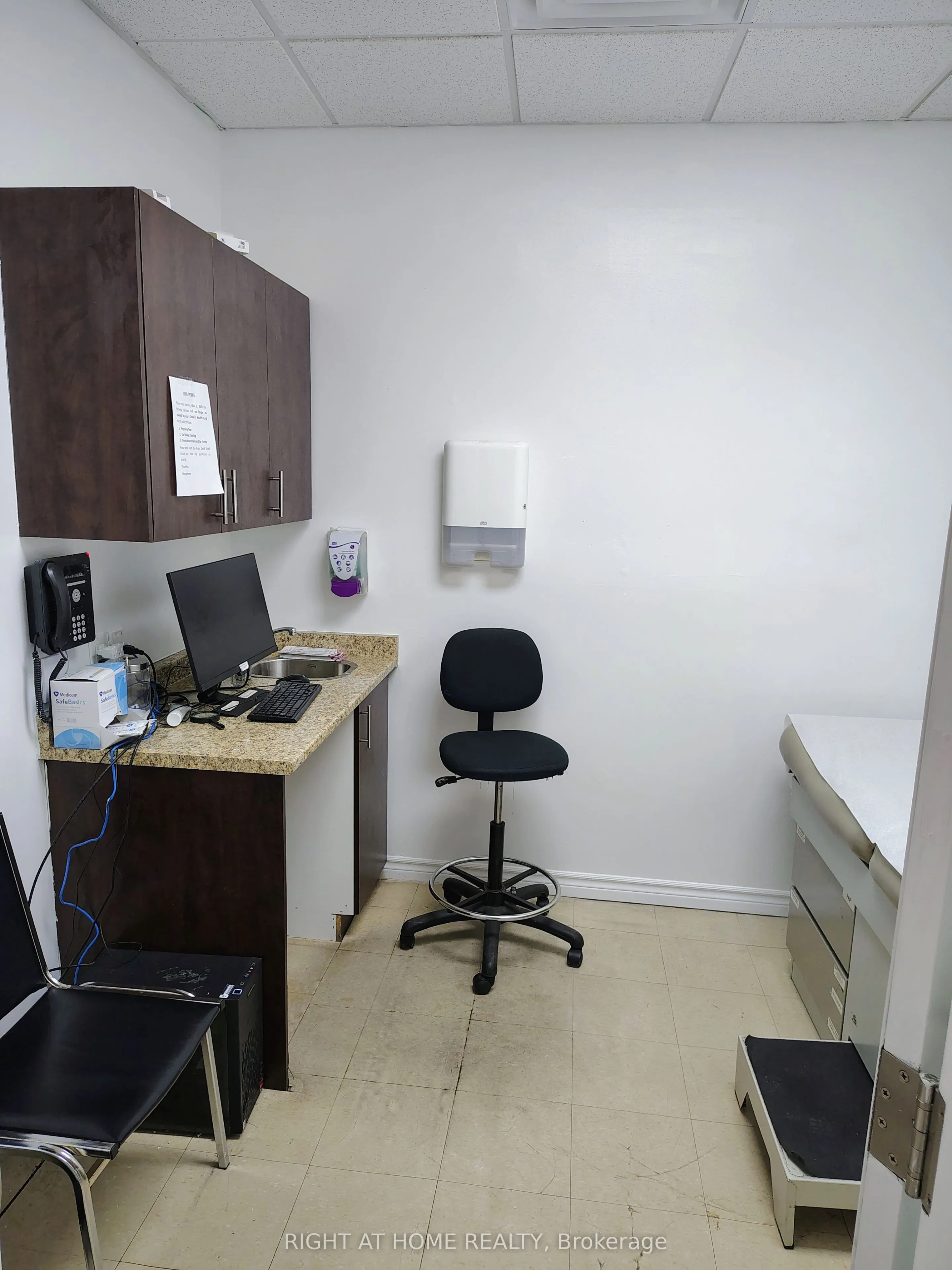 1254 Bloor Street W, #Main