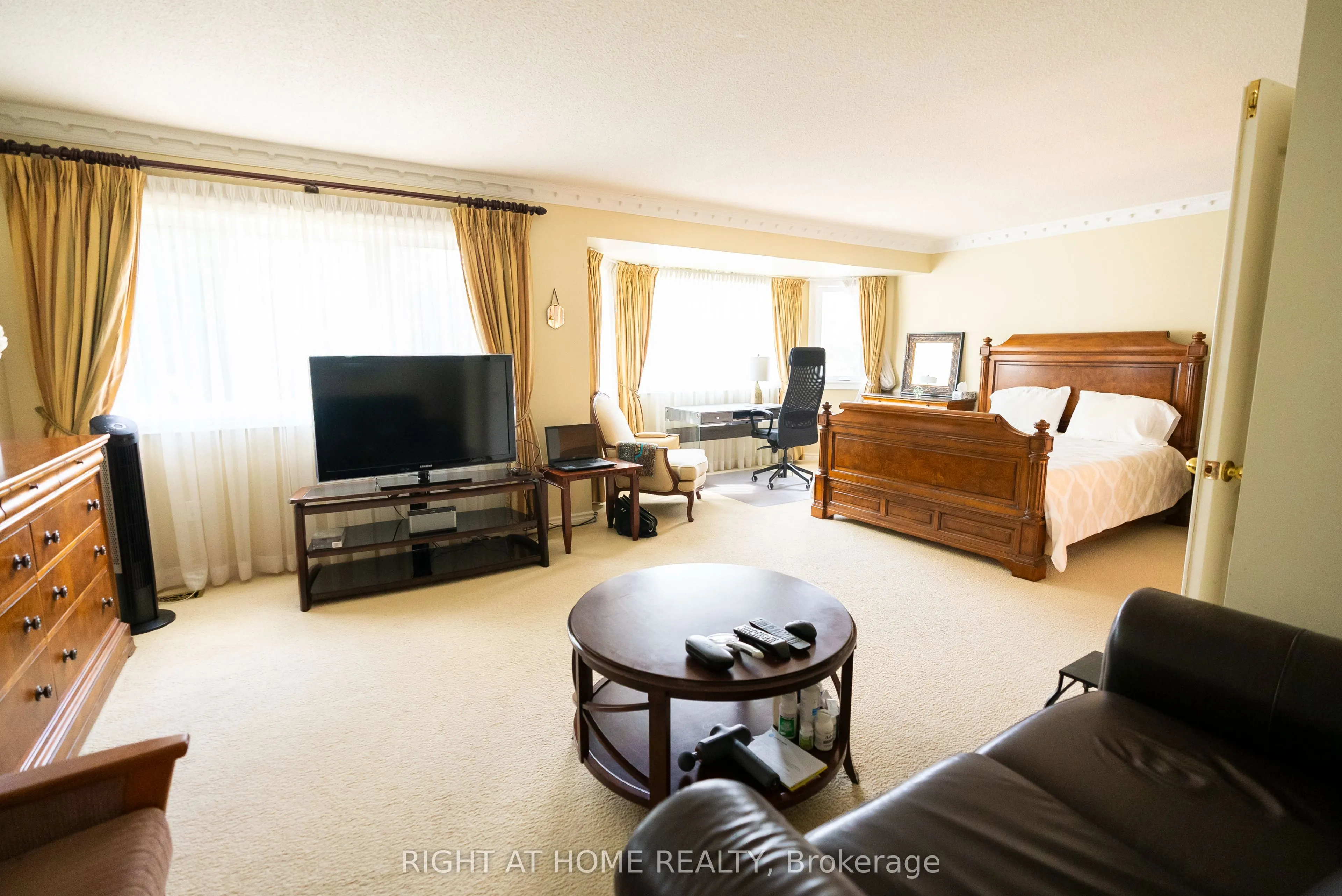 2427 Erin Centre Boulevard
