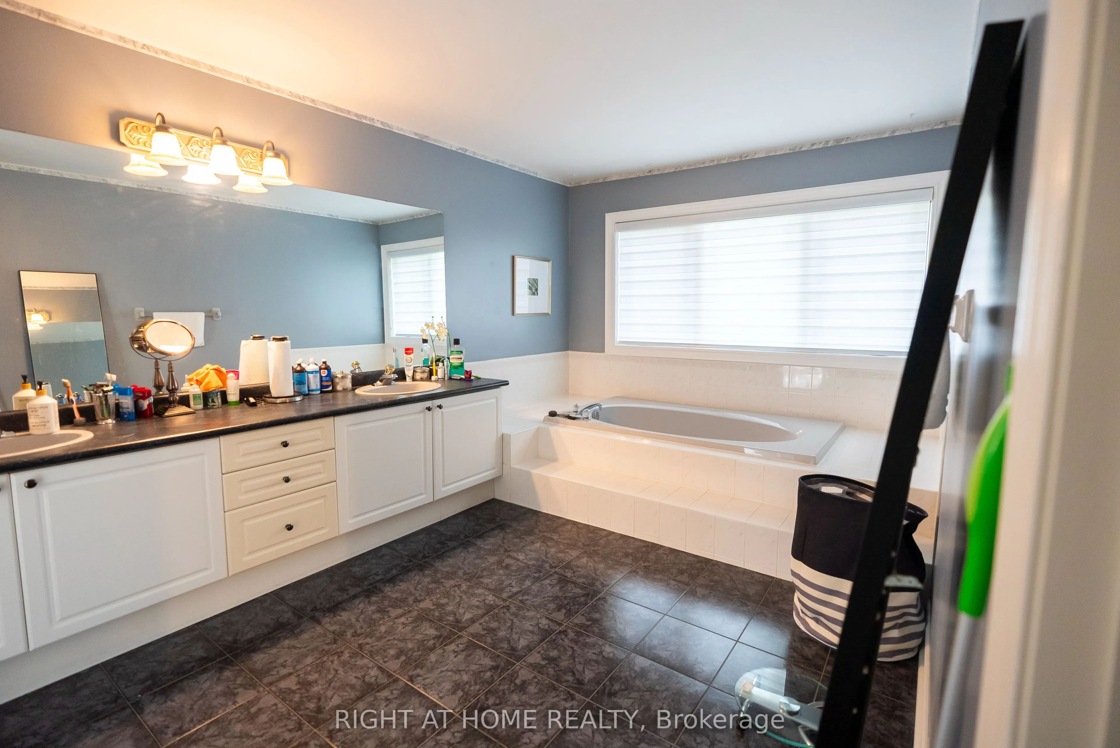 2427 Erin Centre Boulevard