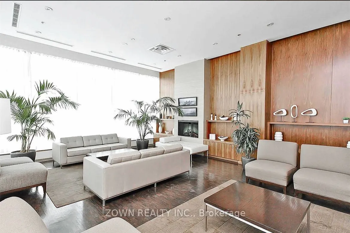 33 Elm Drive W, #813