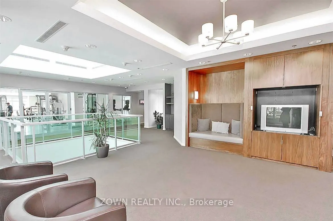33 Elm Drive W, #813