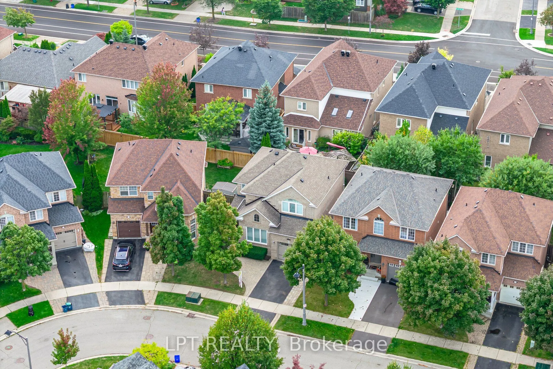 2270 Dunforest Crescent